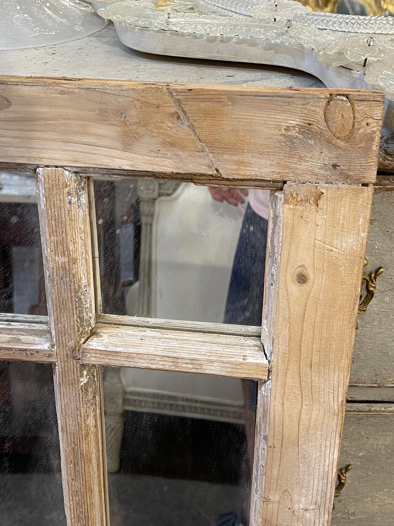 20ième siècle Anciennes miroirs français à panneaux en pin rayé et gesso en vente