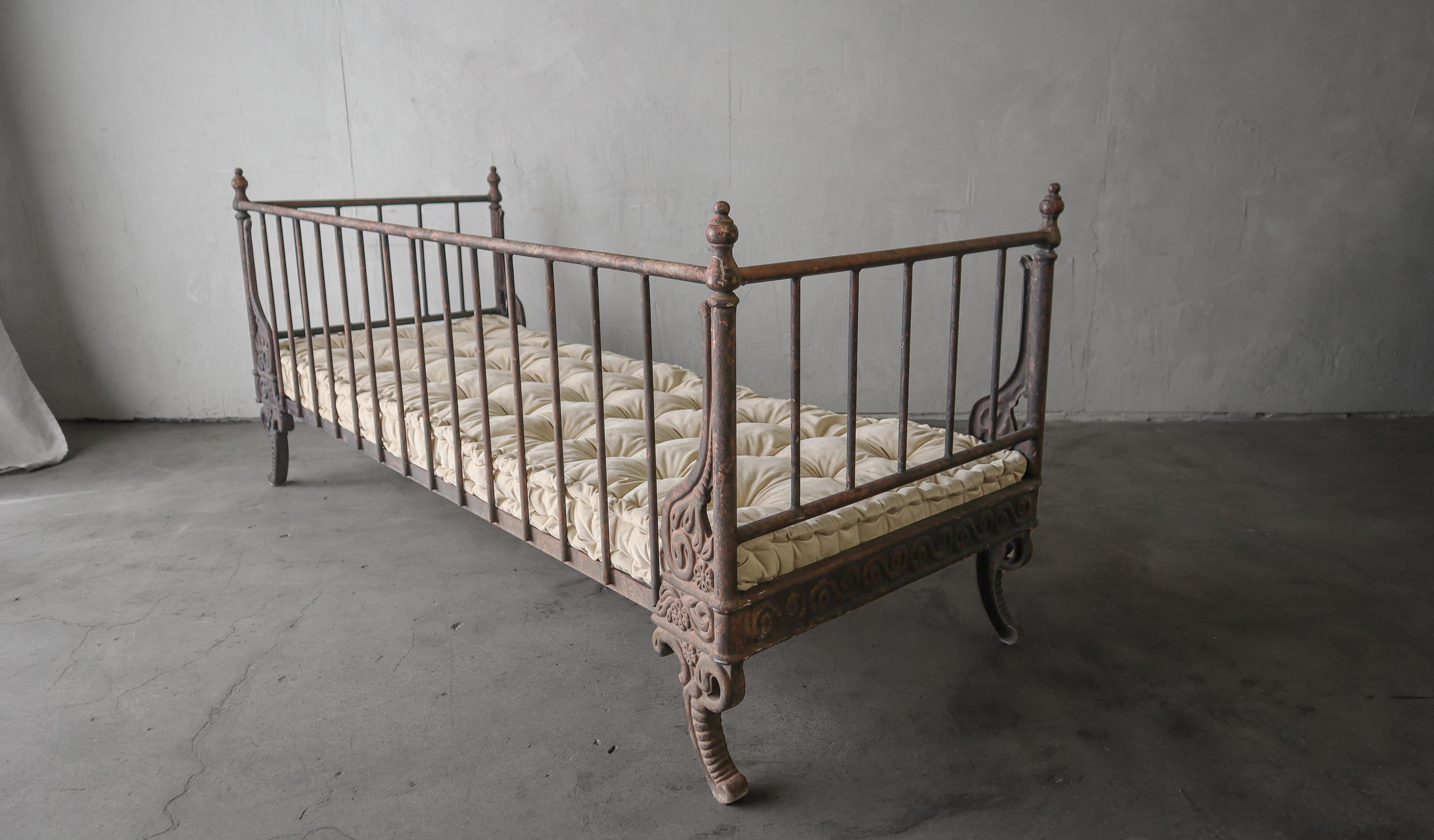 20th Century Antique French Style Aged Cast Metal Daybed Bench For Sale