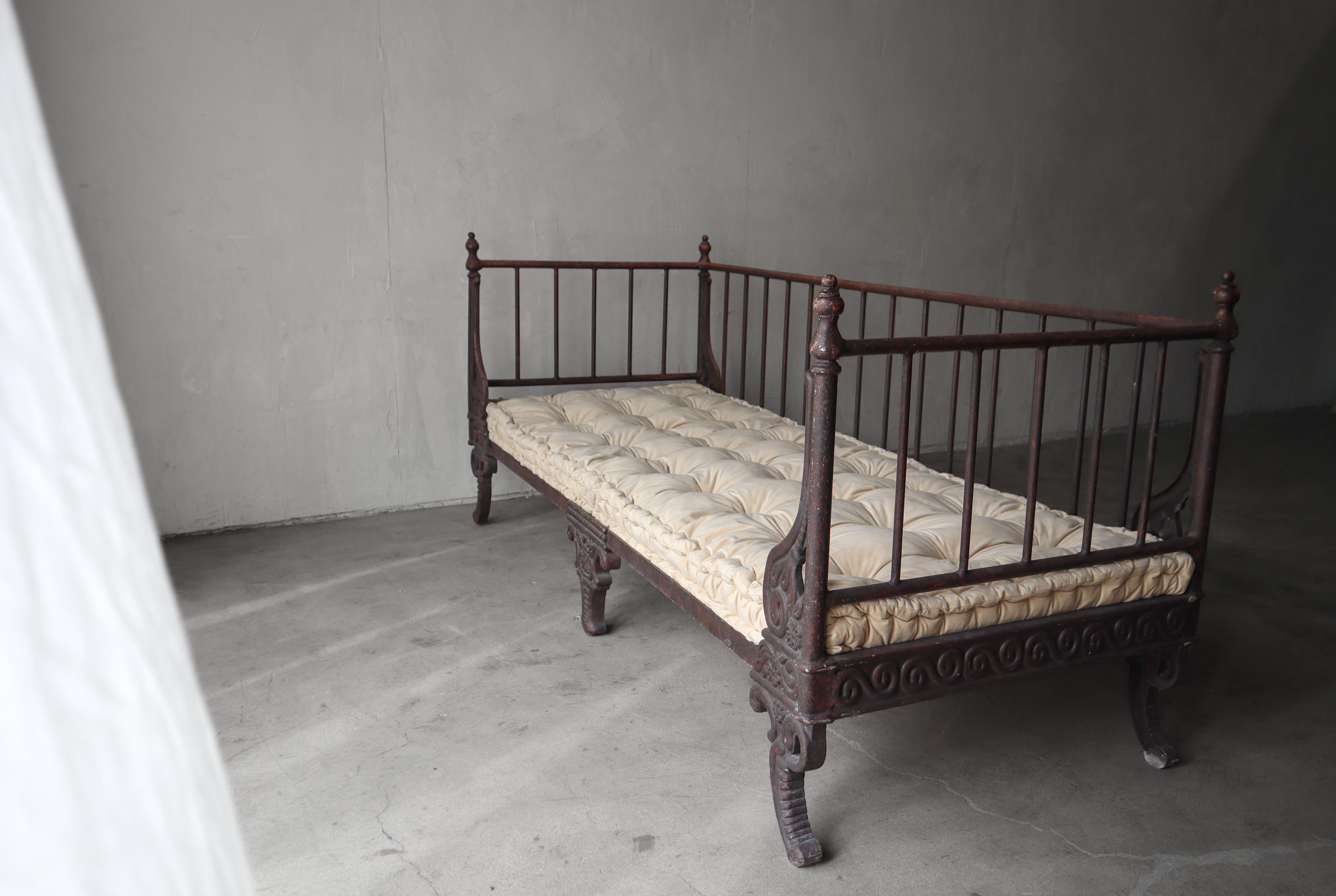 Antique French Style Aged Cast Metal Daybed Bench For Sale 3