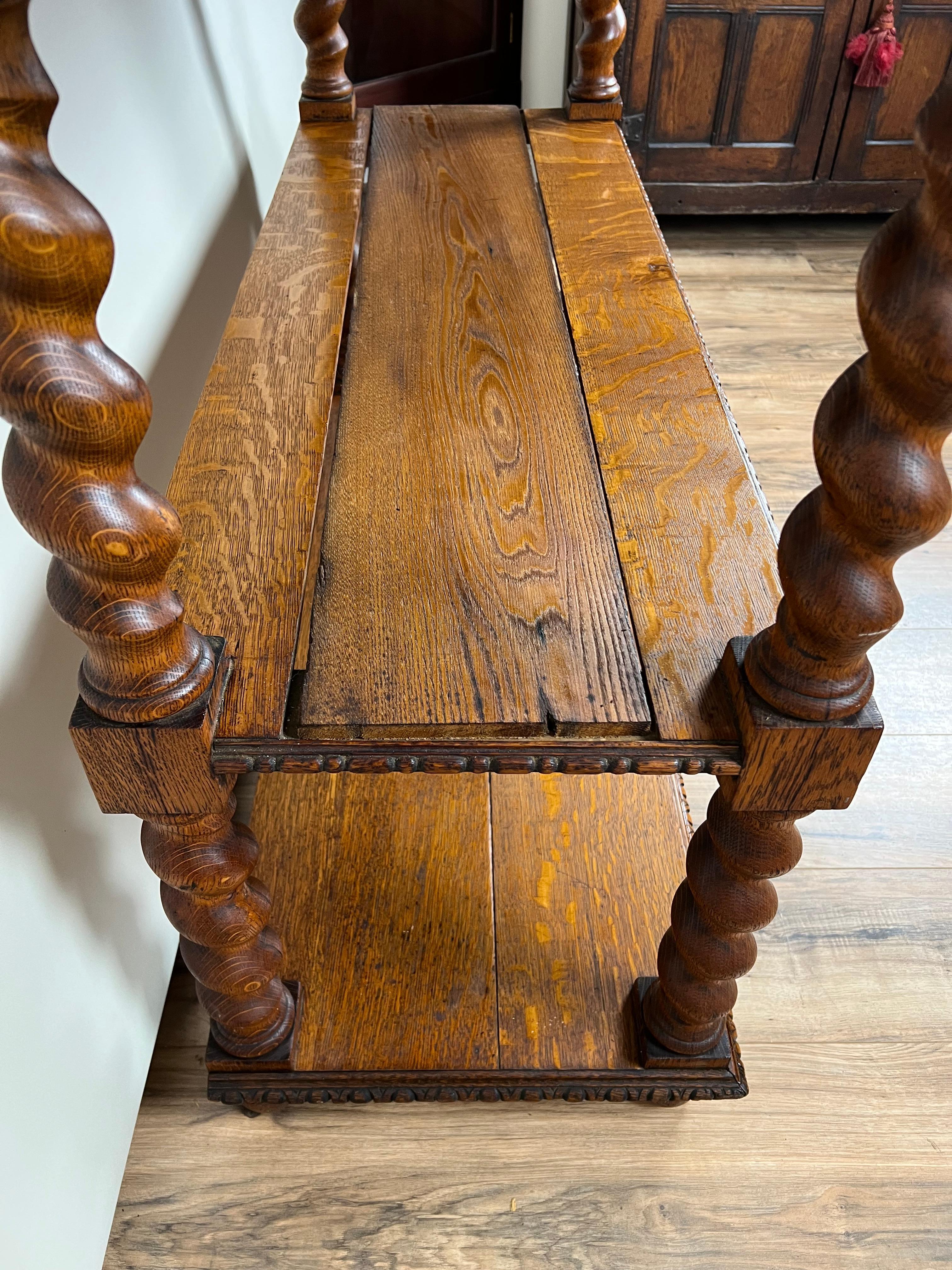 Antique French Style Carved Oak Greene & Greene Man Dessert Buffet C.C. Fine del XIX secolo in vendita 5