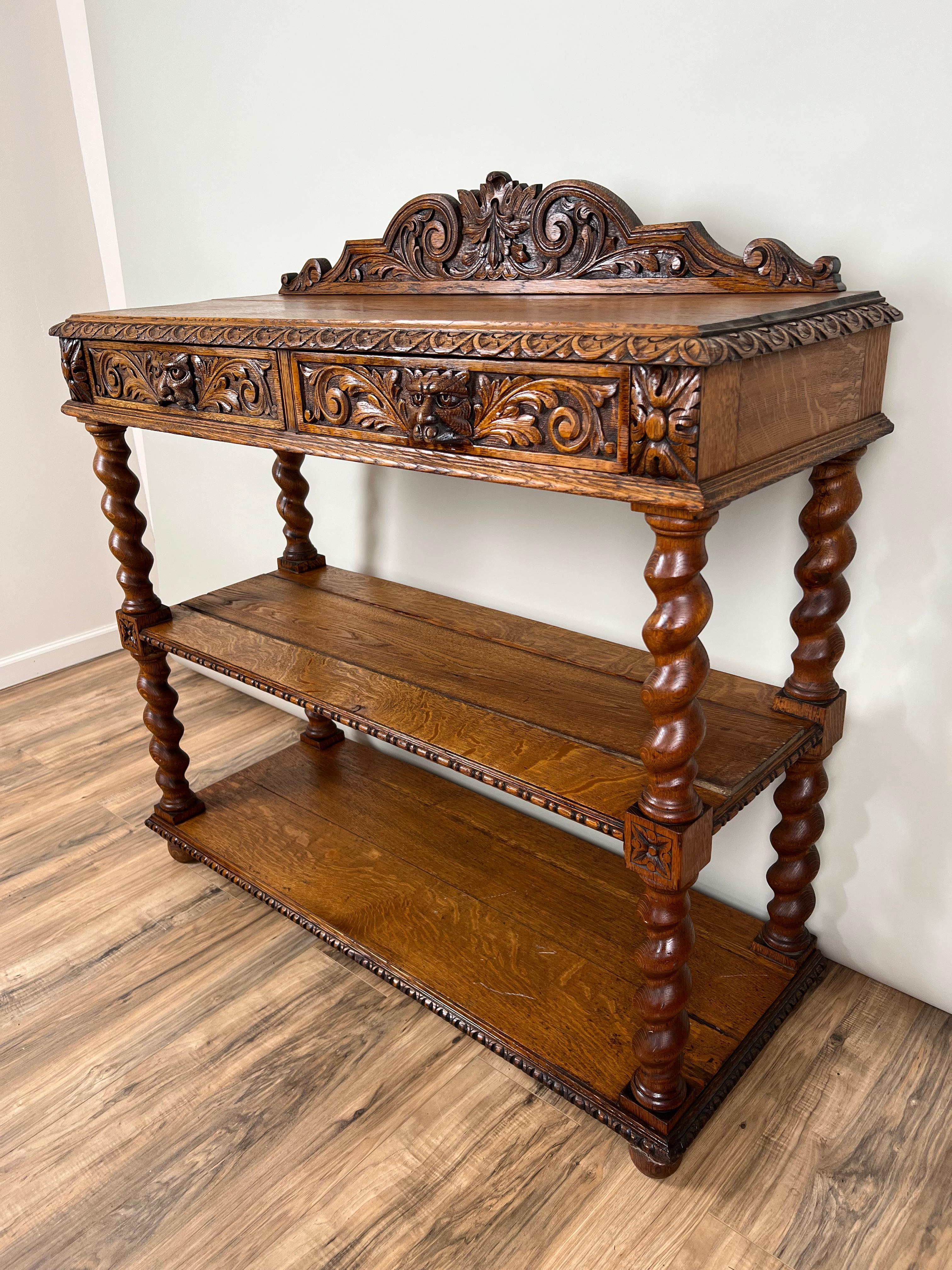 Americano Antique French Style Carved Oak Greene & Greene Man Dessert Buffet C.C. Fine del XIX secolo in vendita