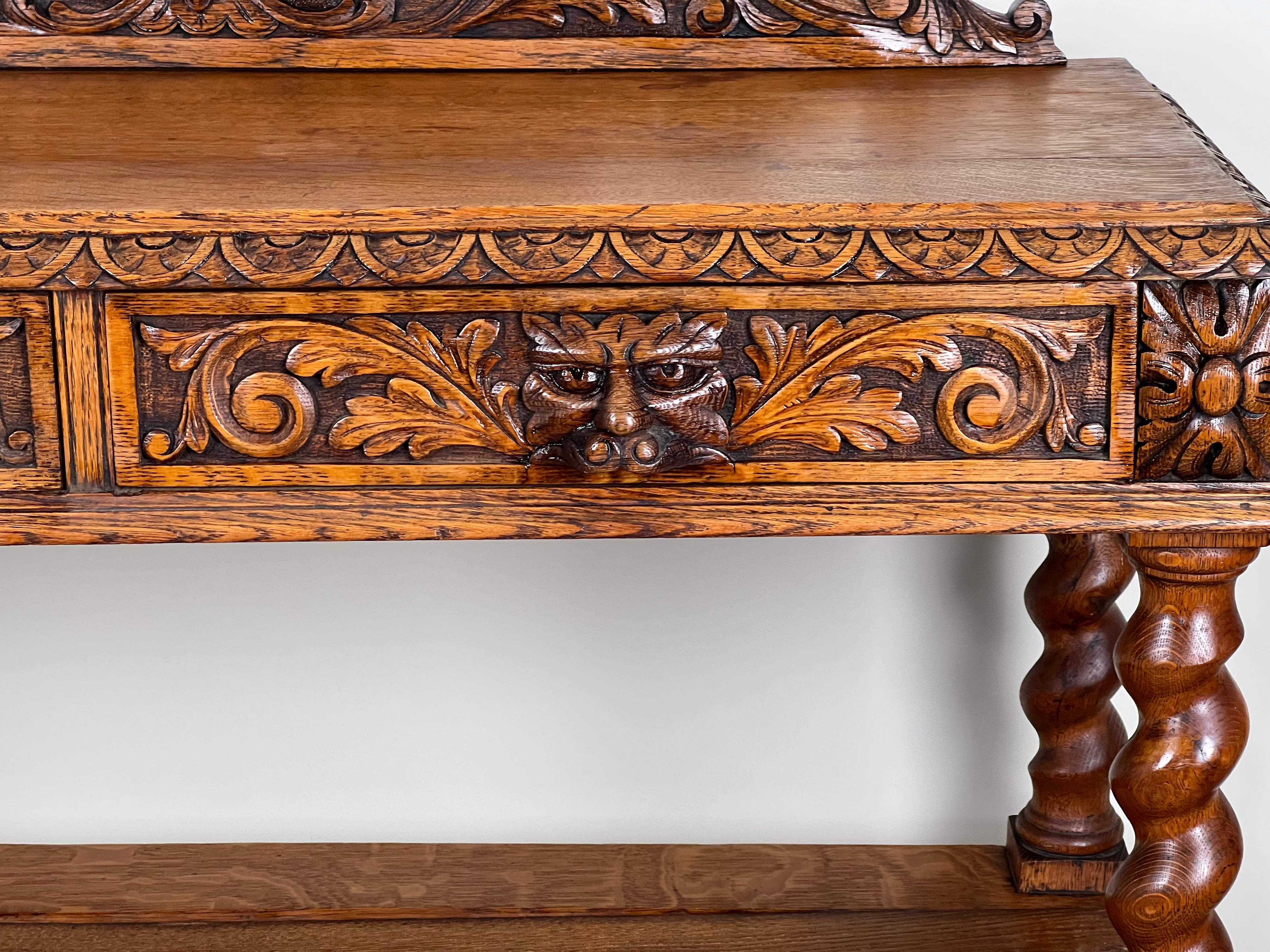 Antique French Style Carved Oak Greene & Greene Man Dessert Buffet C.C. Fine del XIX secolo in vendita 1