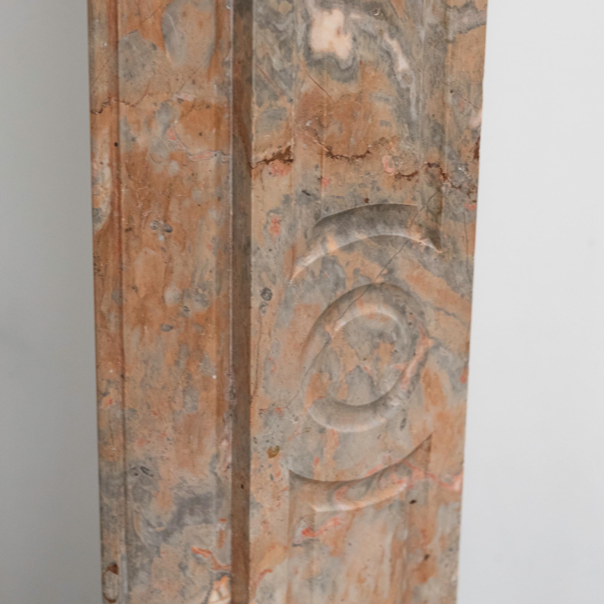 Antique French Style Louis Pompadour Breche Chimenea de mármol Mármol