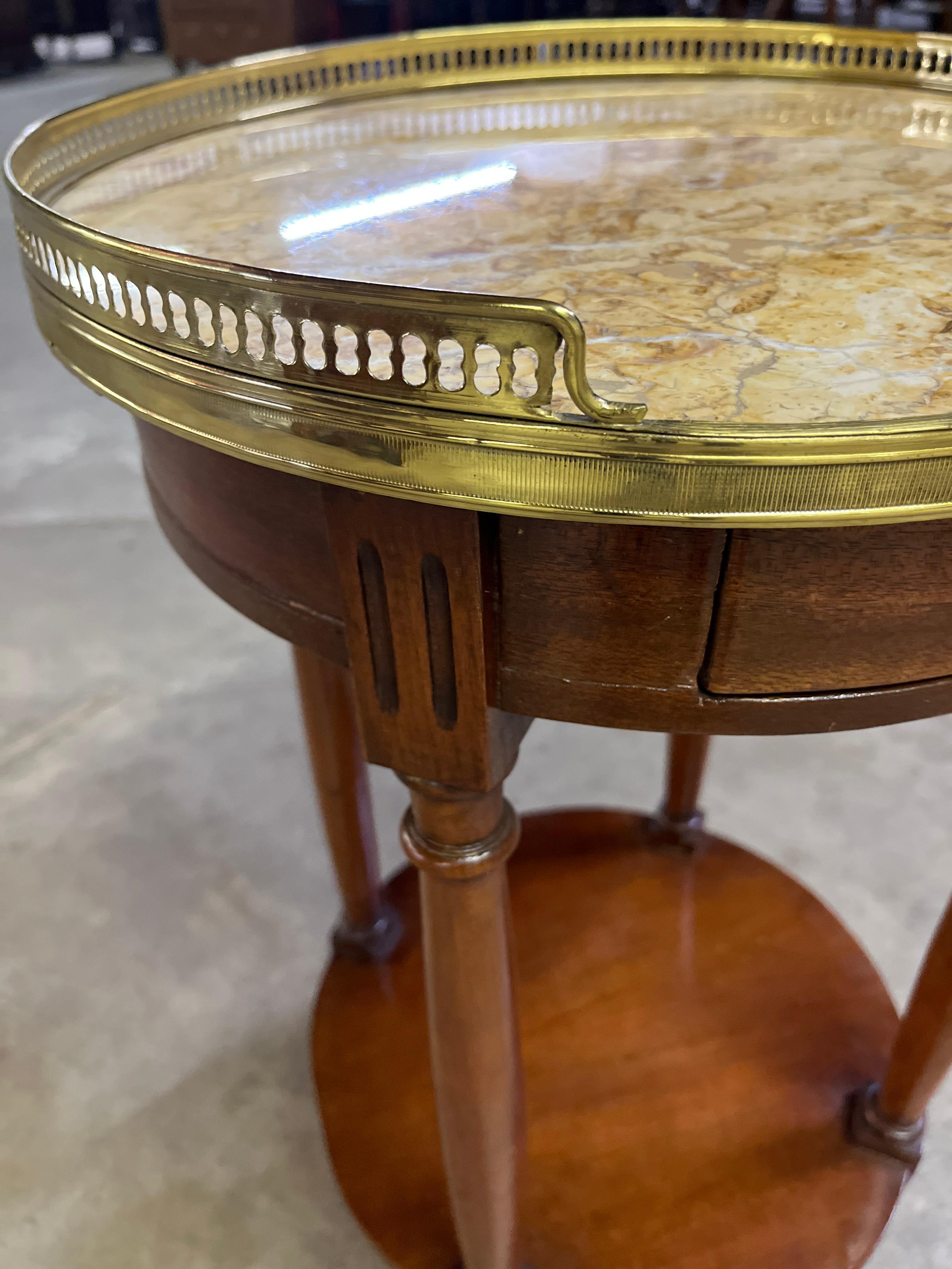 Louis XVI Stand ancien en marbre de style français en vente