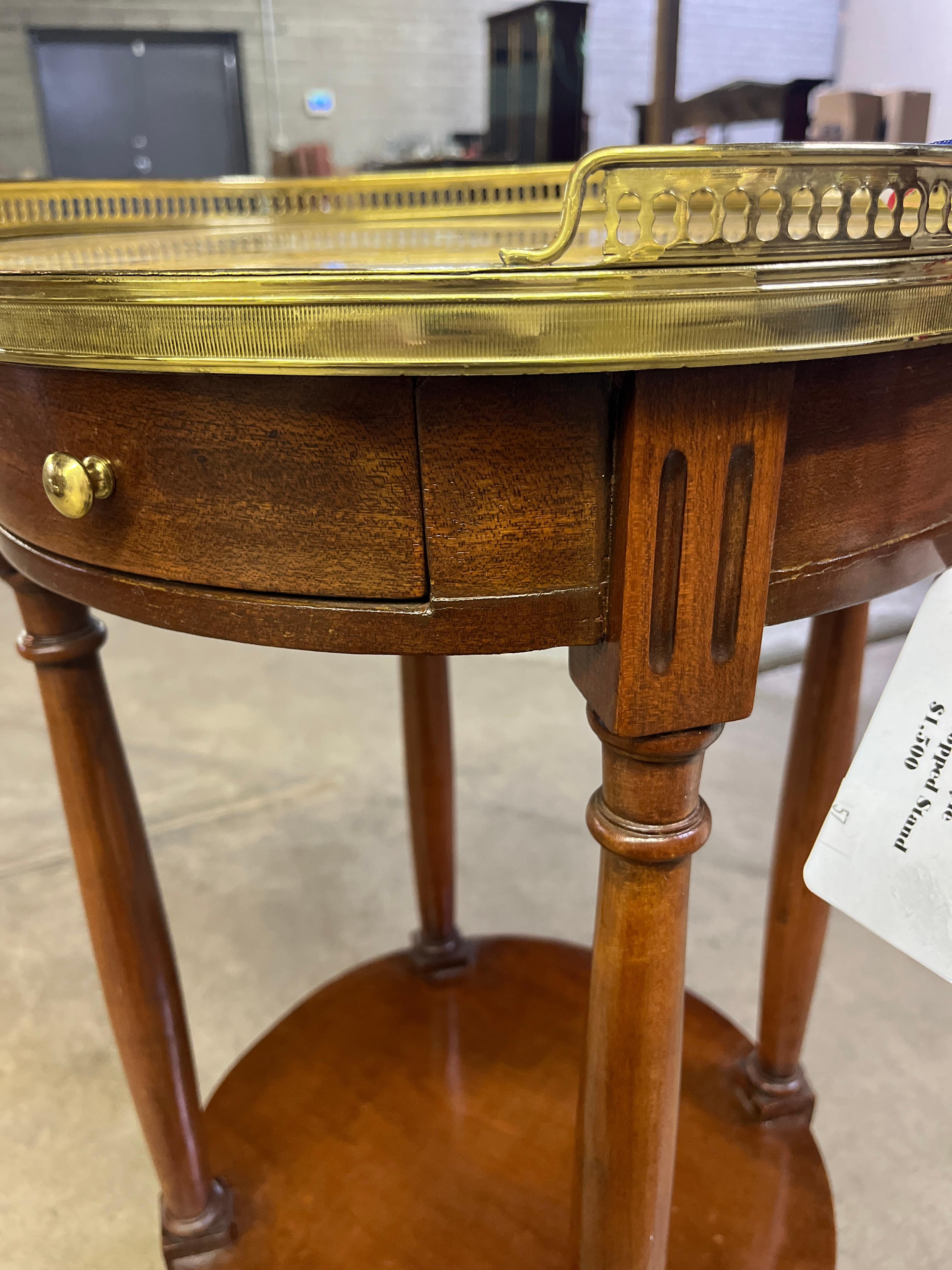 Stand ancien en marbre de style français Bon état - En vente à Scottsdale, AZ
