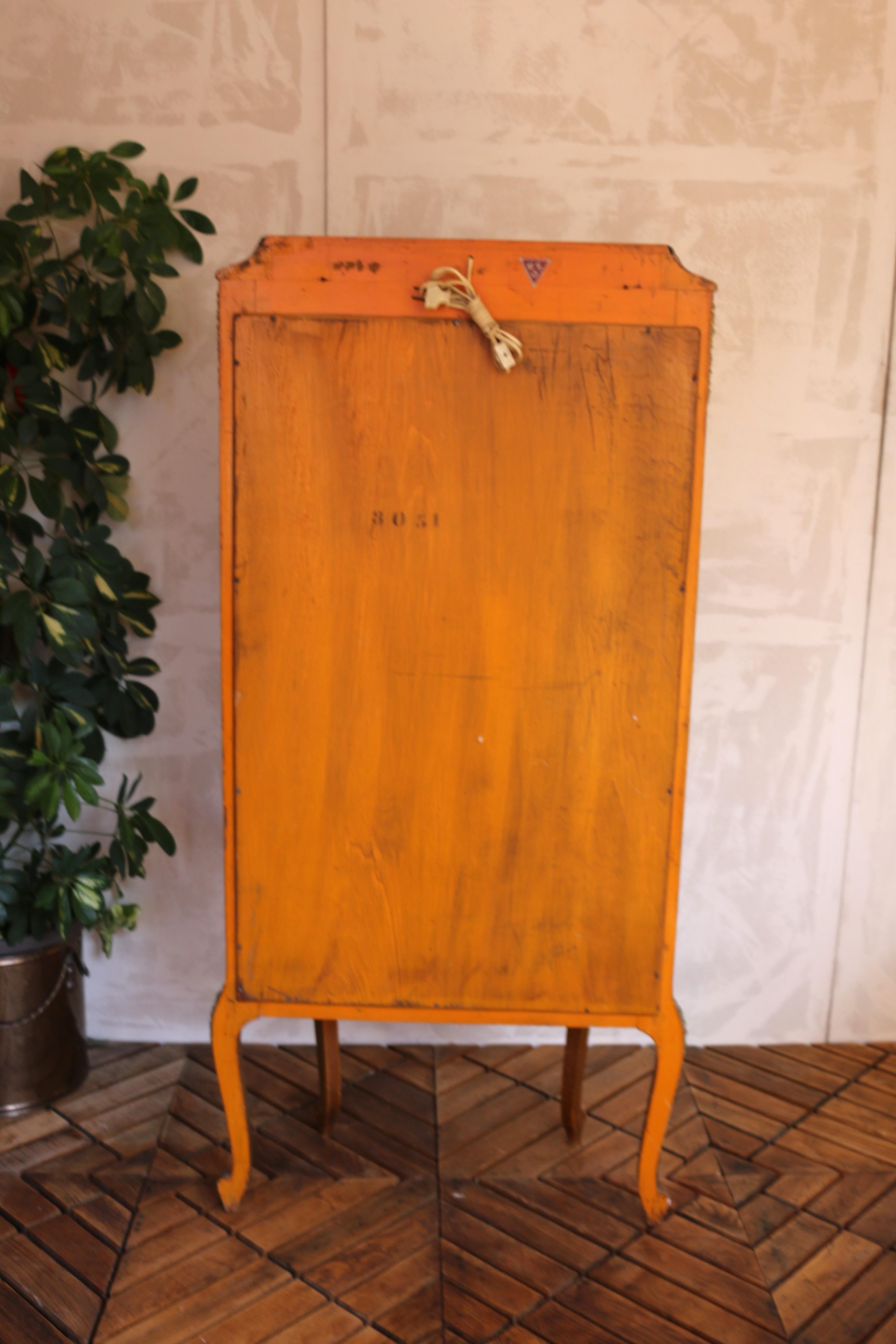 Vitrina antigua de estilo francés, años 20 en venta 12