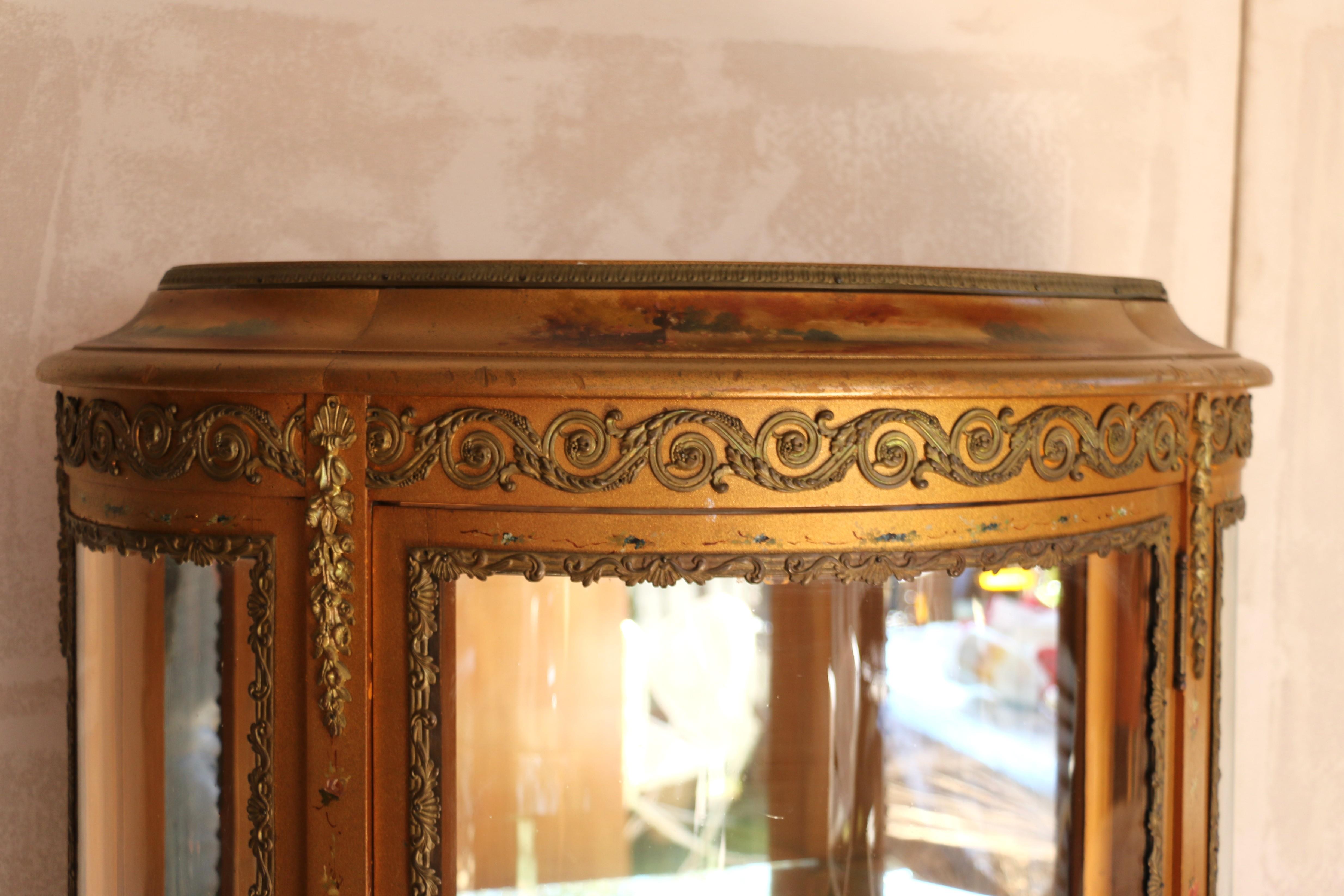 Vitrina antigua de estilo francés, años 20 Estadounidense en venta