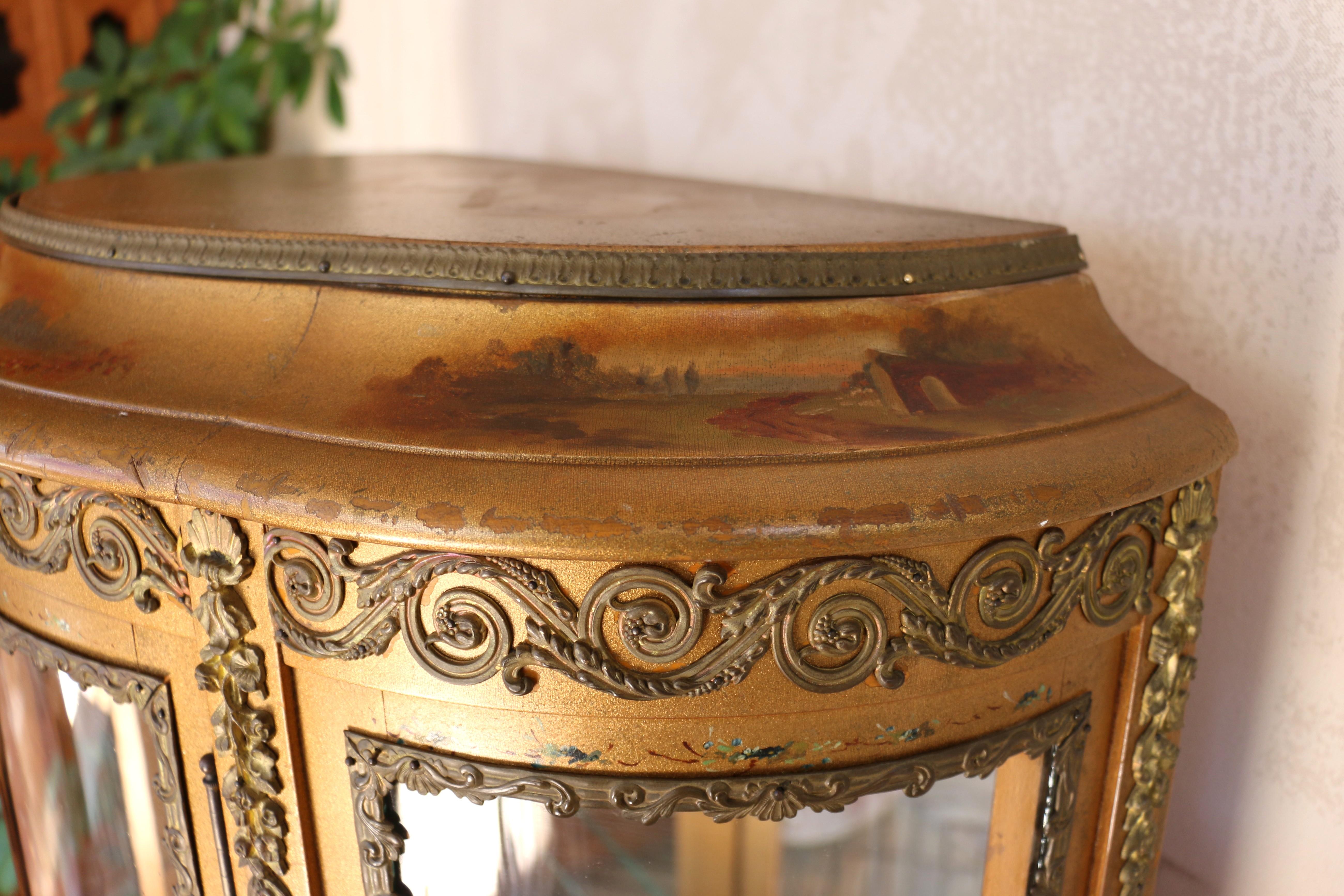 Vitrina antigua de estilo francés, años 20 en venta 2