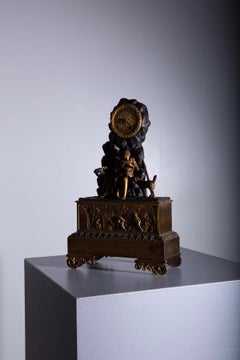 Antiguo Reloj de Mesa Francés de Bronce de la Época de Carlo X