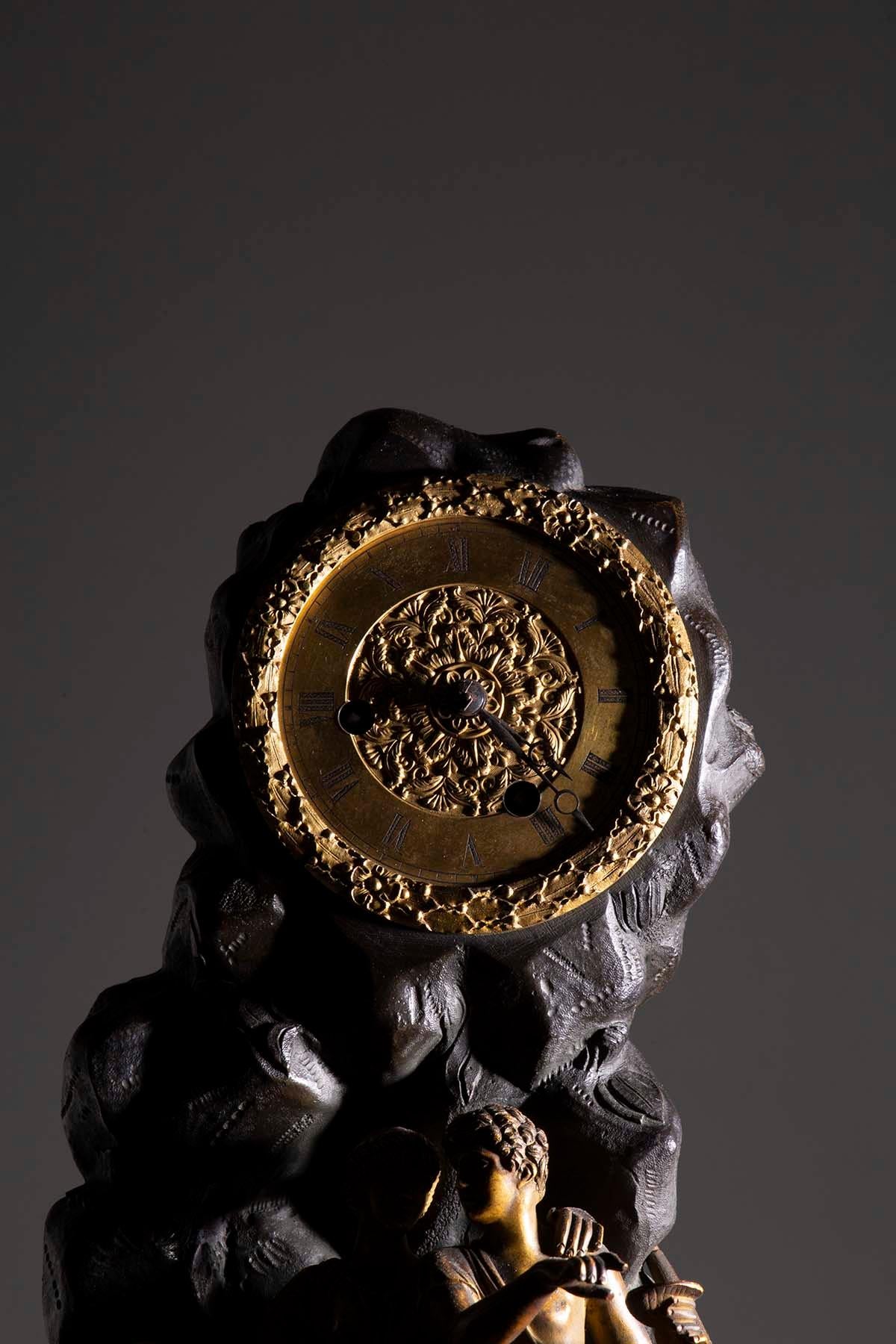 Antike französische Tischuhr aus Bronze aus der Zeit Karls X. aus der Ära Carlo X. im Zustand „Gut“ im Angebot in Milano, IT