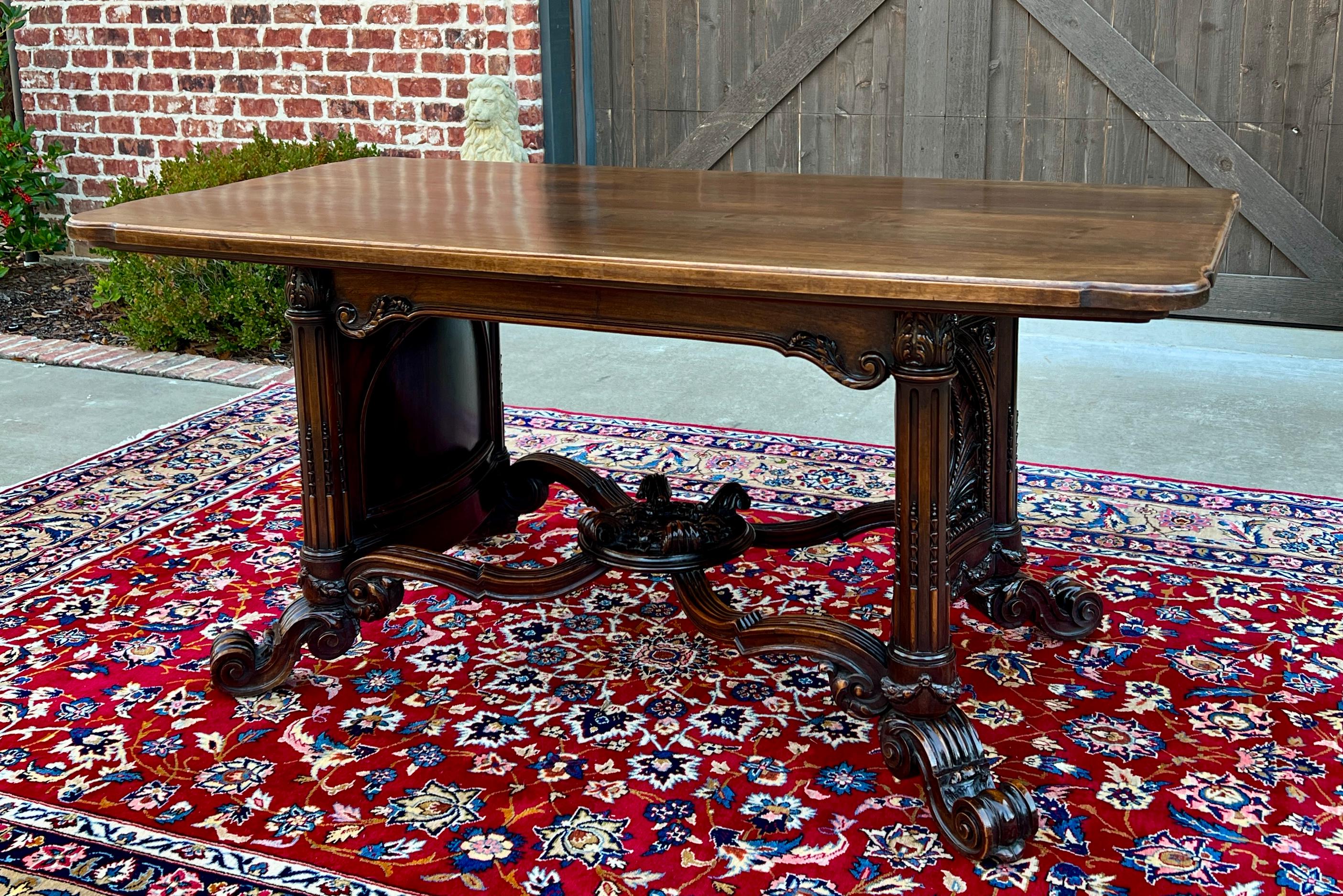 Néo-Renaissance Table française ancienne table de salle à manger table d'écriture en chêne sculpté SUPERB en vente