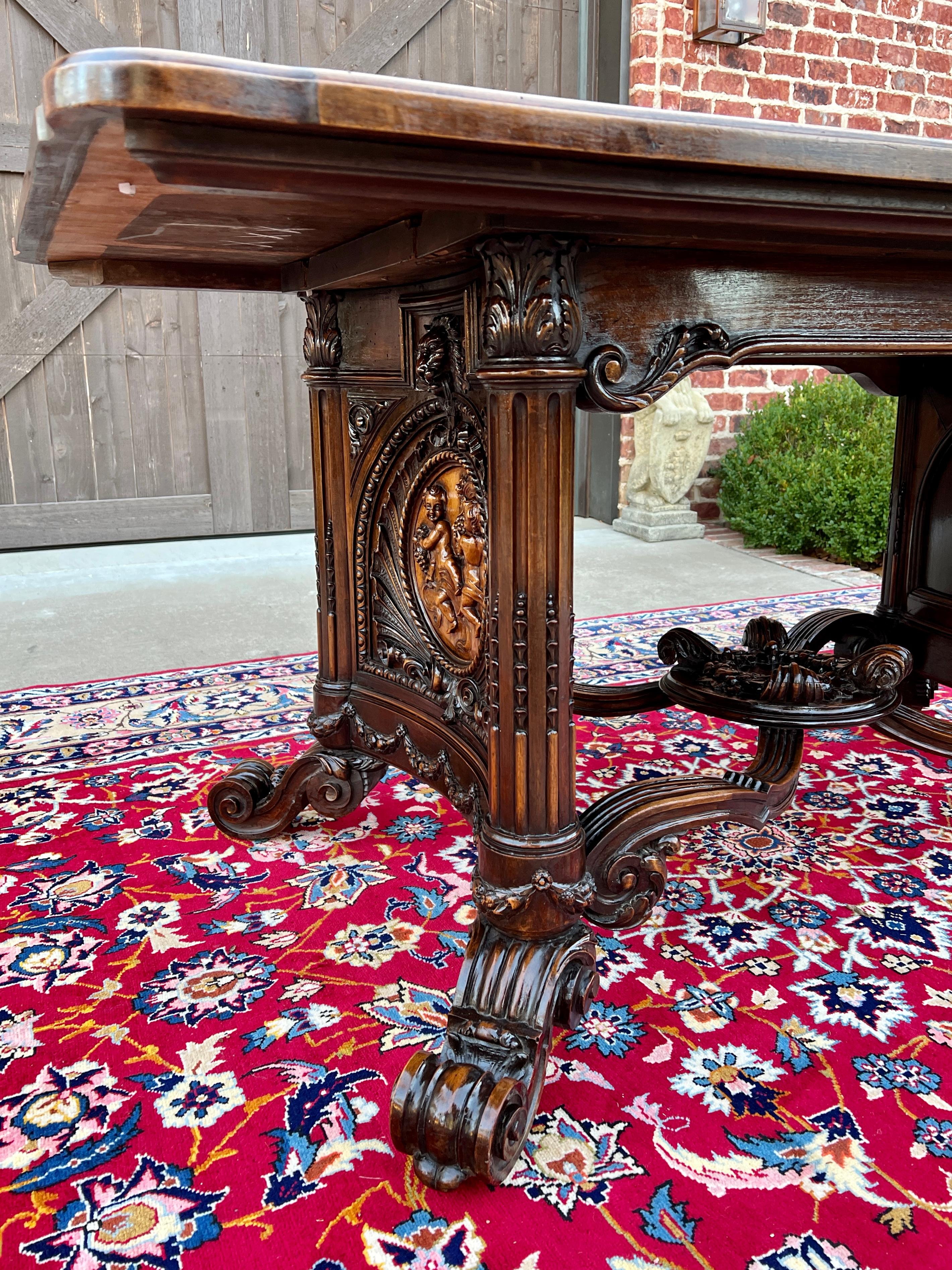 Sculpté Table française ancienne table de salle à manger table d'écriture en chêne sculpté SUPERB en vente