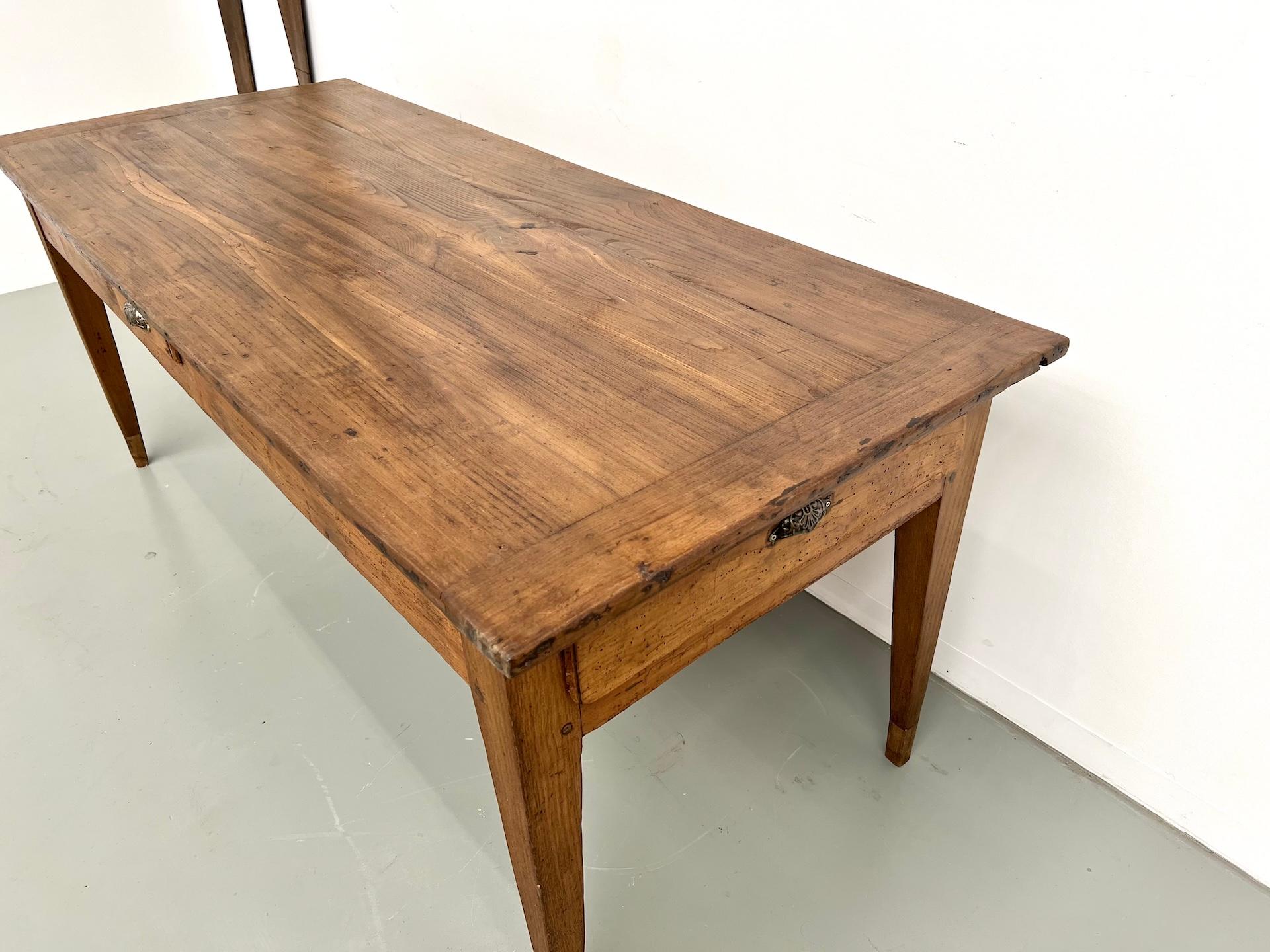 Late 19th Century Antique french table in solid oak, around 1890. For Sale