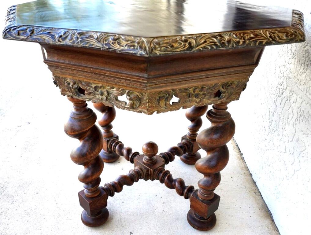 Antiker französischer Tisch Louis XIII, achteckiger Barley Twist, 1800er Jahre im Angebot 1