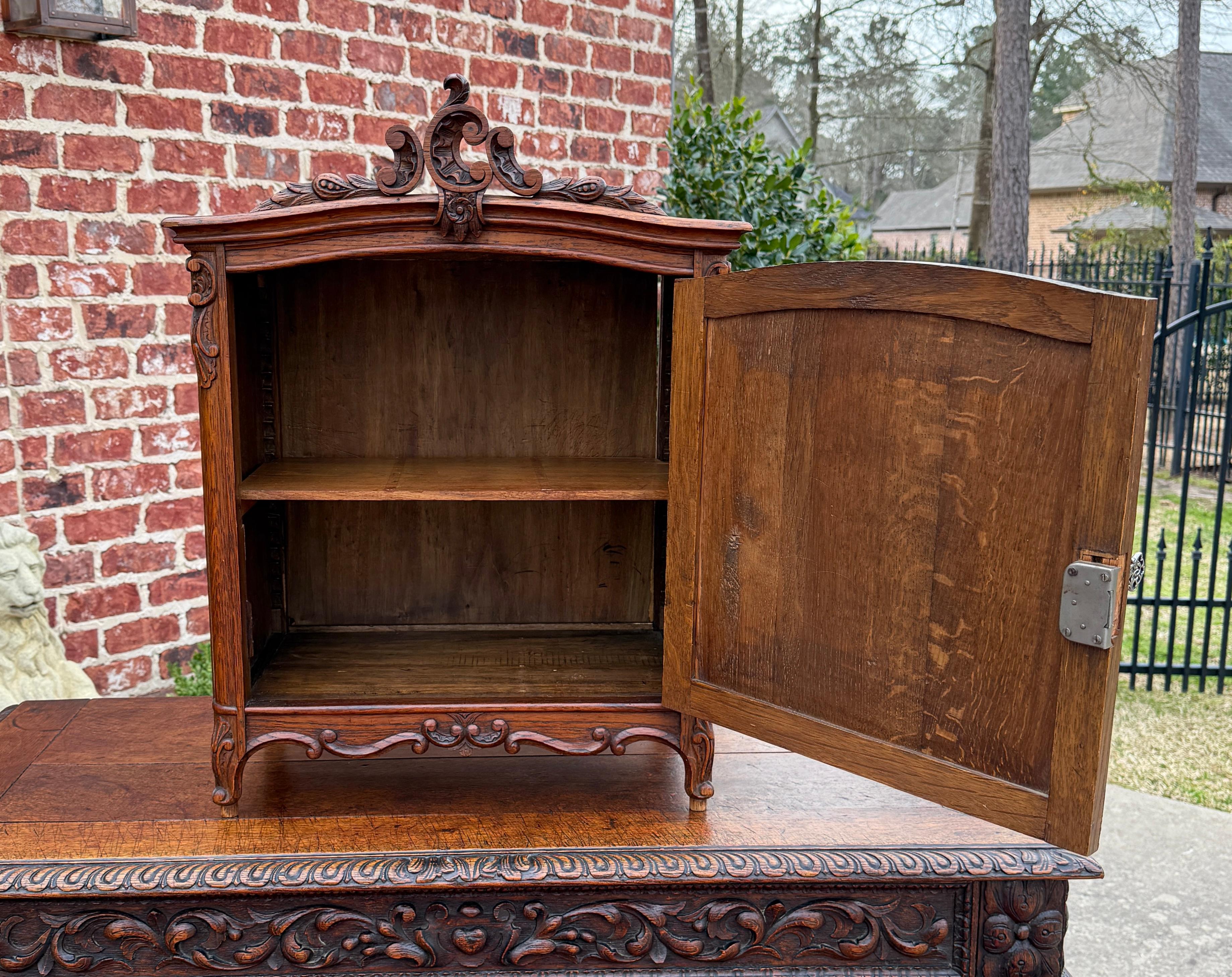 Antique French Table Top Cabinet Louis XV Style Carved Oak w Key c.C. 1920 in vendita 5