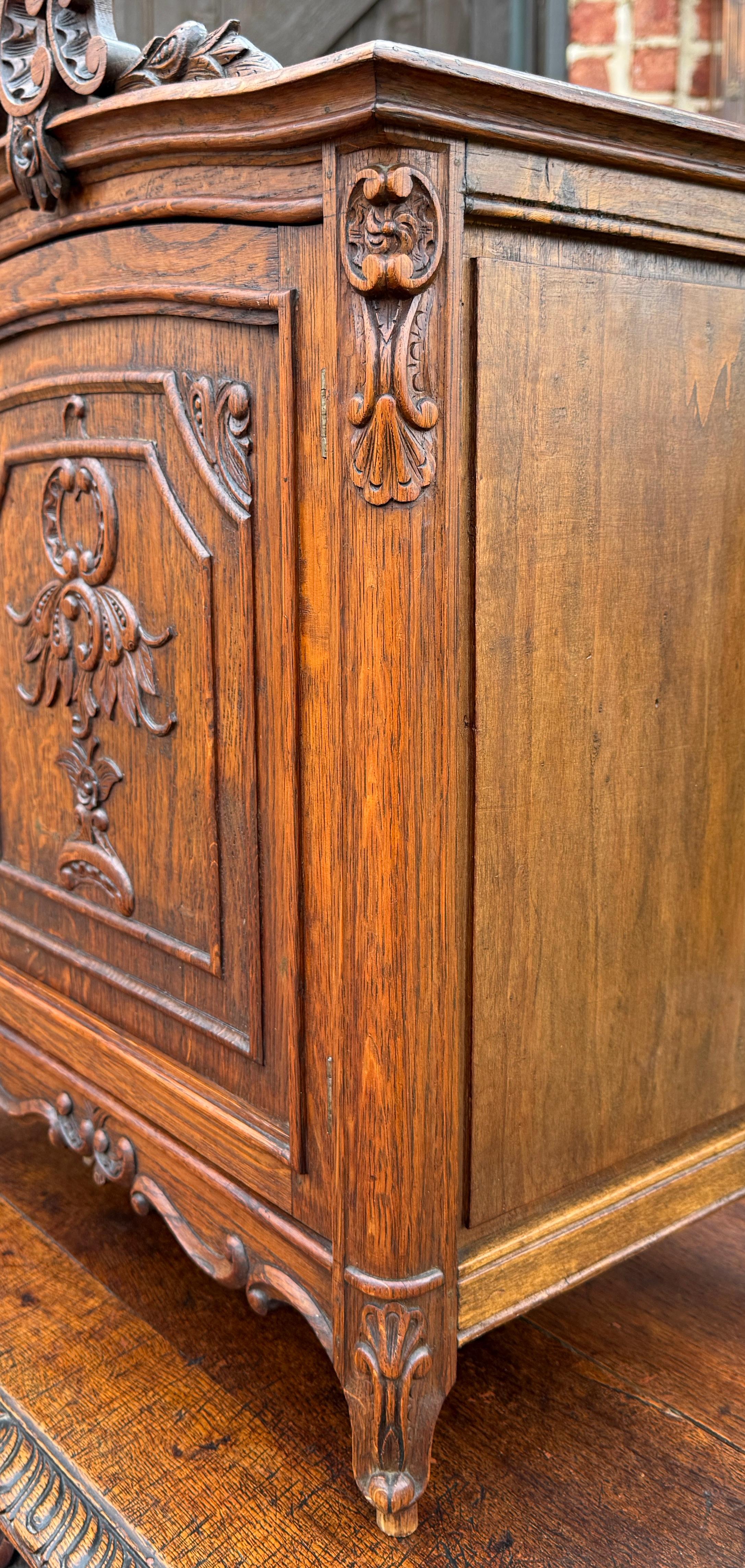 Antique French Table Top Cabinet Louis XV Style Carved Oak w Key c.C. 1920 in vendita 10
