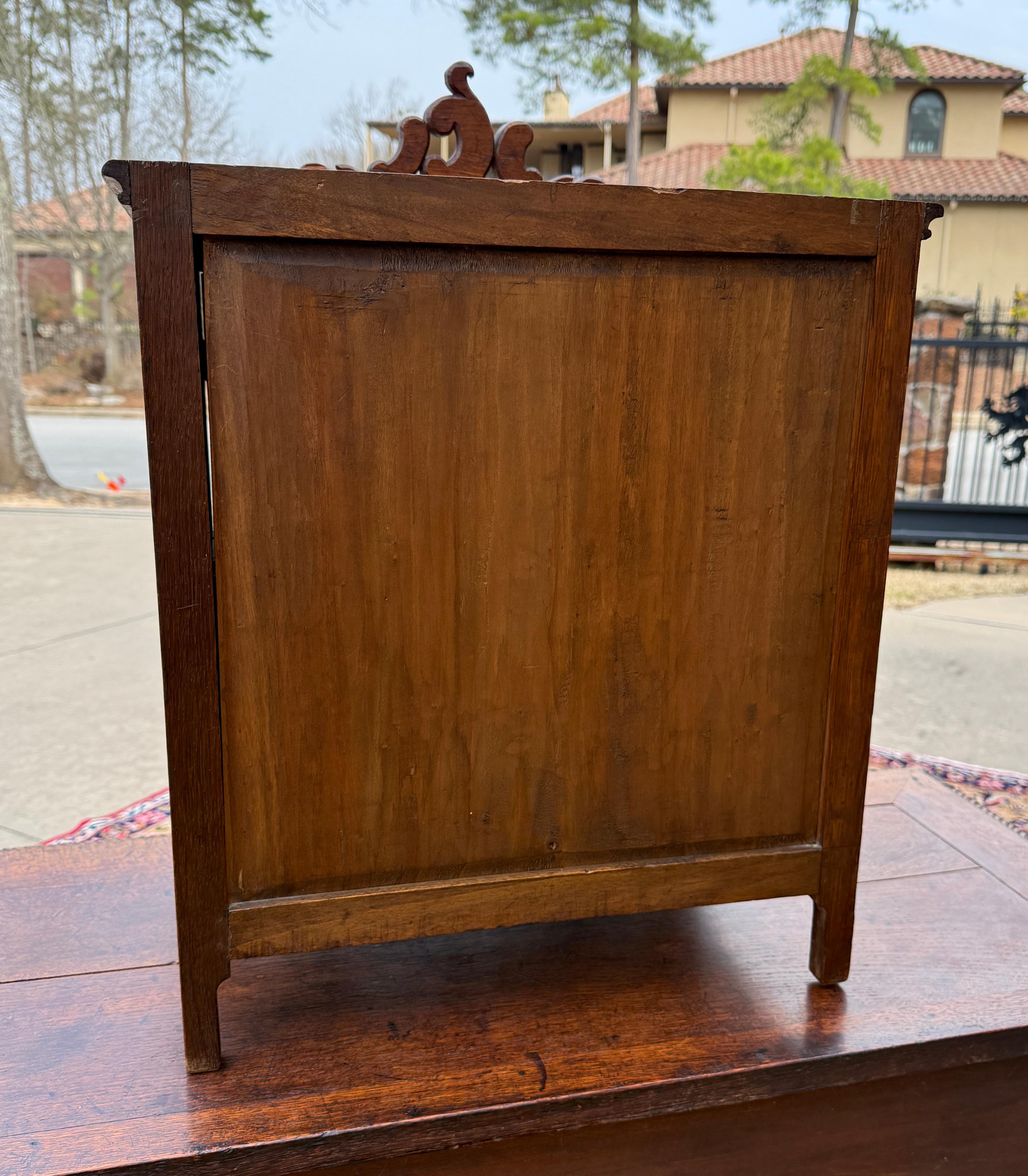 Antique French Table Top Cabinet Louis XV Style Carved Oak w Key c.C. 1920 in vendita 12