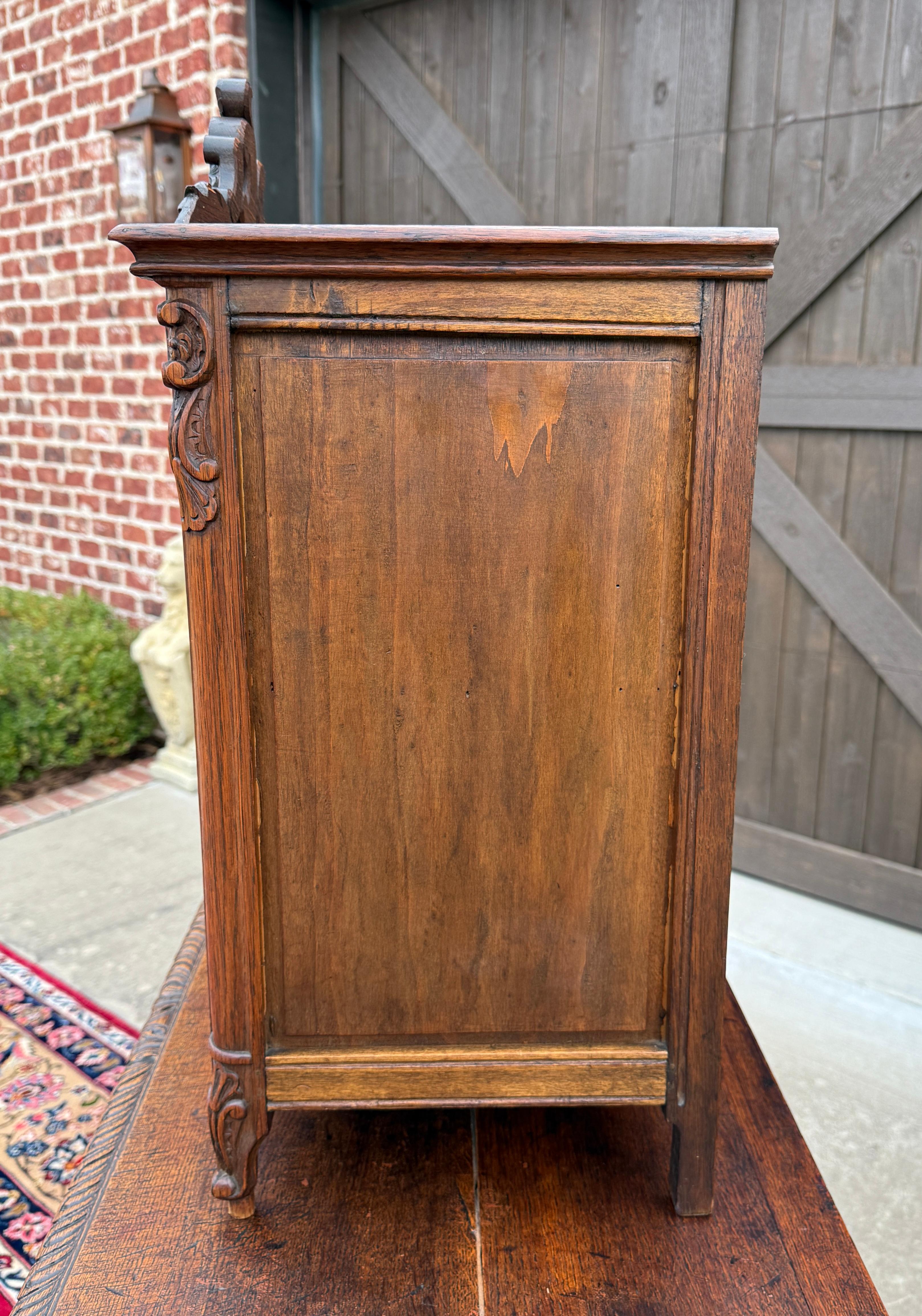 XX secolo Antique French Table Top Cabinet Louis XV Style Carved Oak w Key c.C. 1920 in vendita