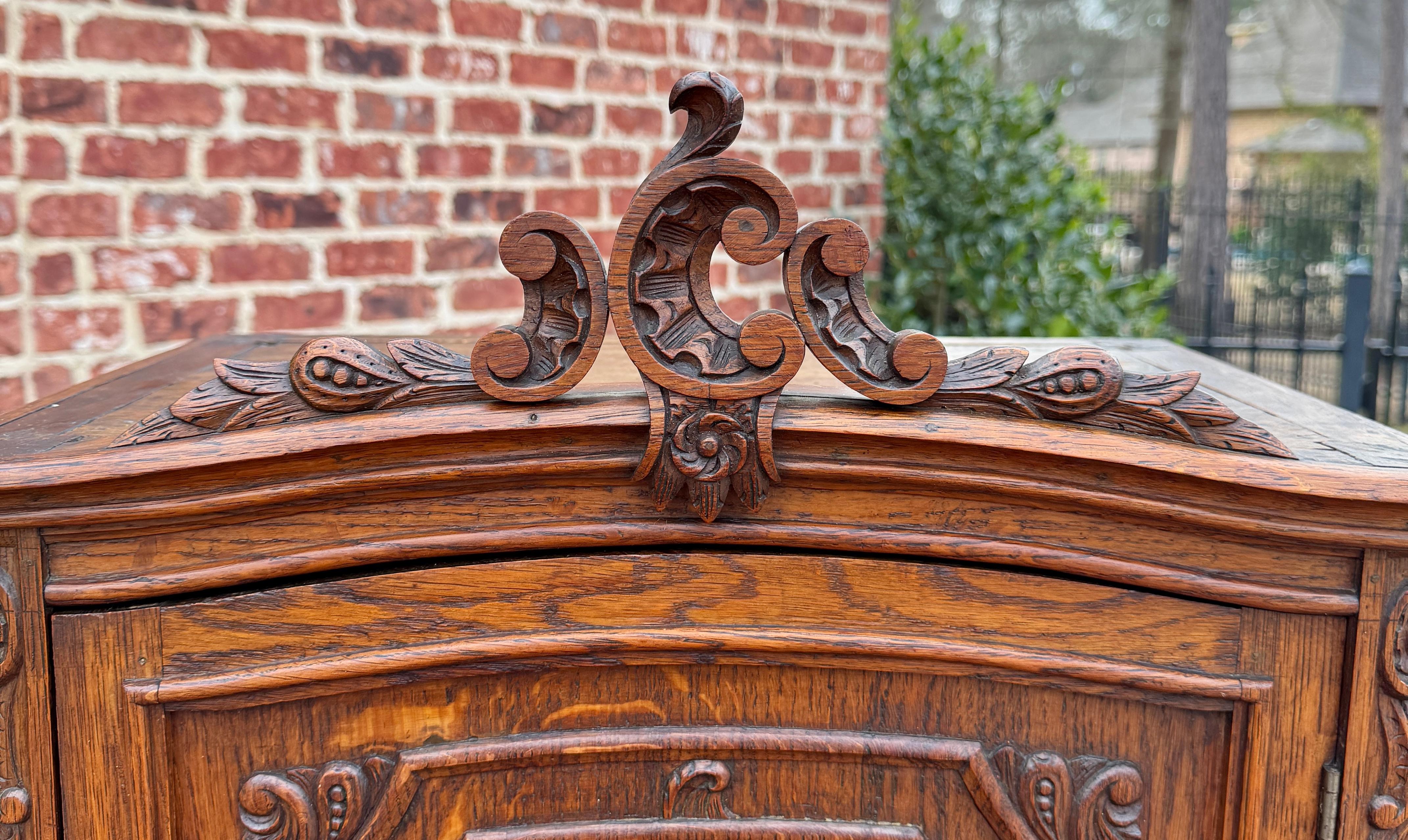 Antique French Table Top Cabinet Louis XV Style Carved Oak w Key c.C. 1920 in vendita 1