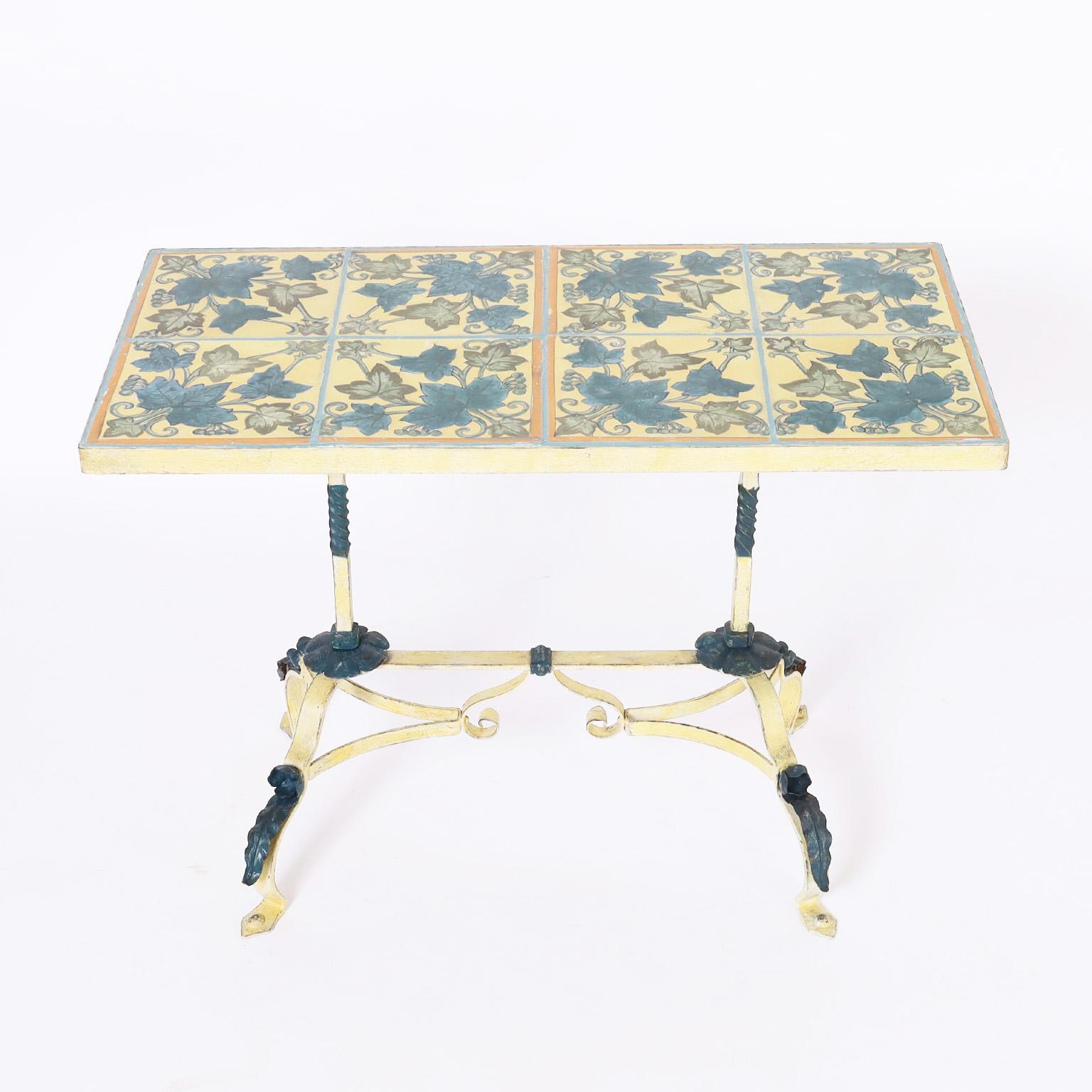 Vernissé Table française ancienne avec plateau en carreaux en vente