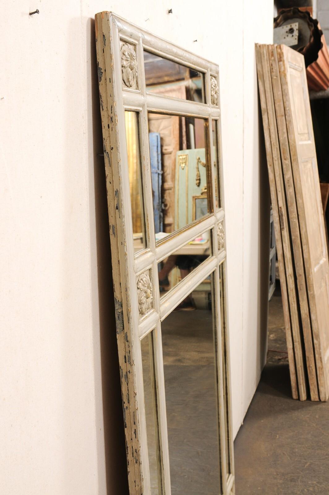 Antique Mirror francese a pannello in vetro alto con accenti di medaglioni floreali in vendita 6