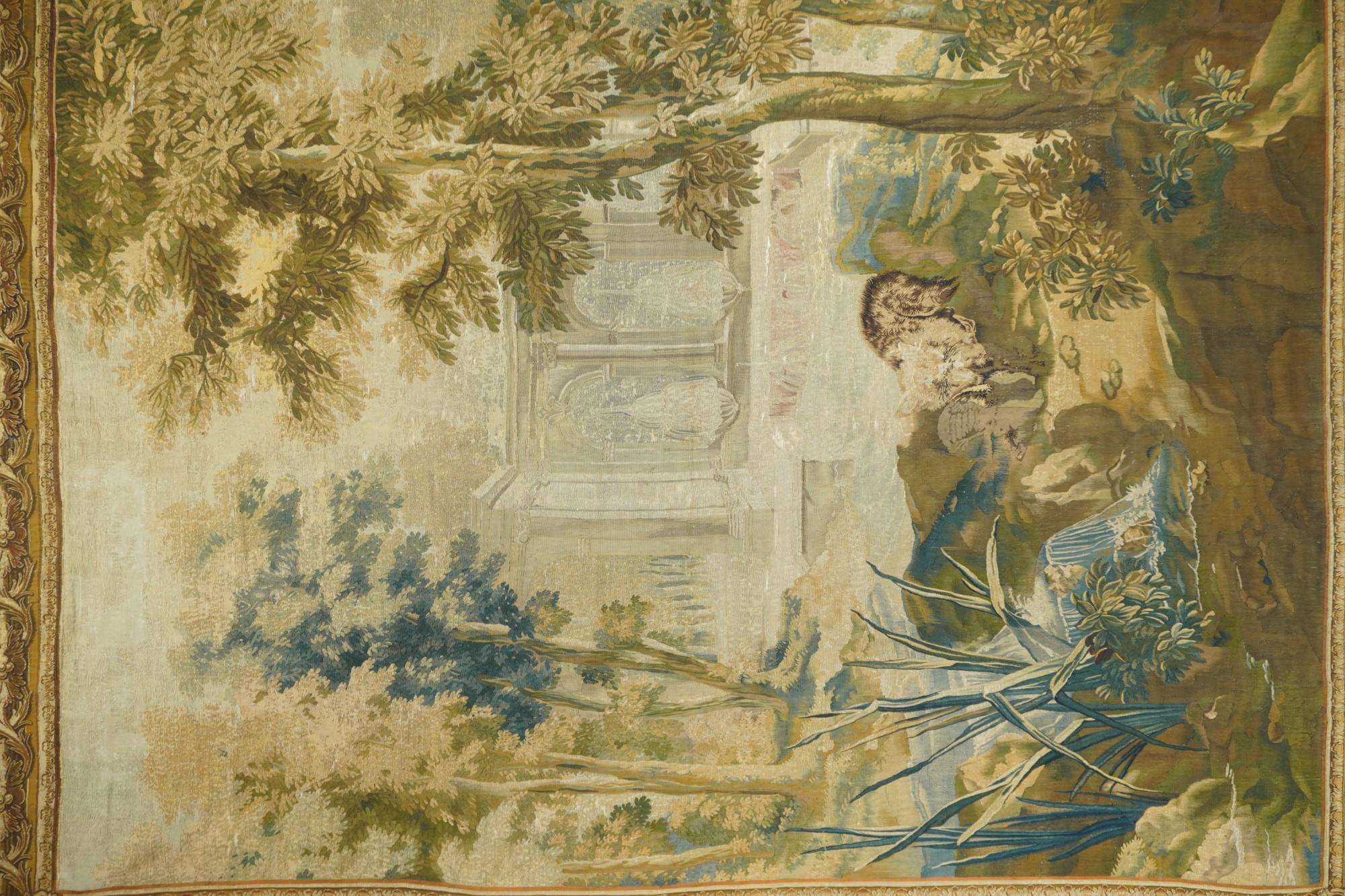 Français Tapisserie française ancienne 7'11 x 10'4 en vente