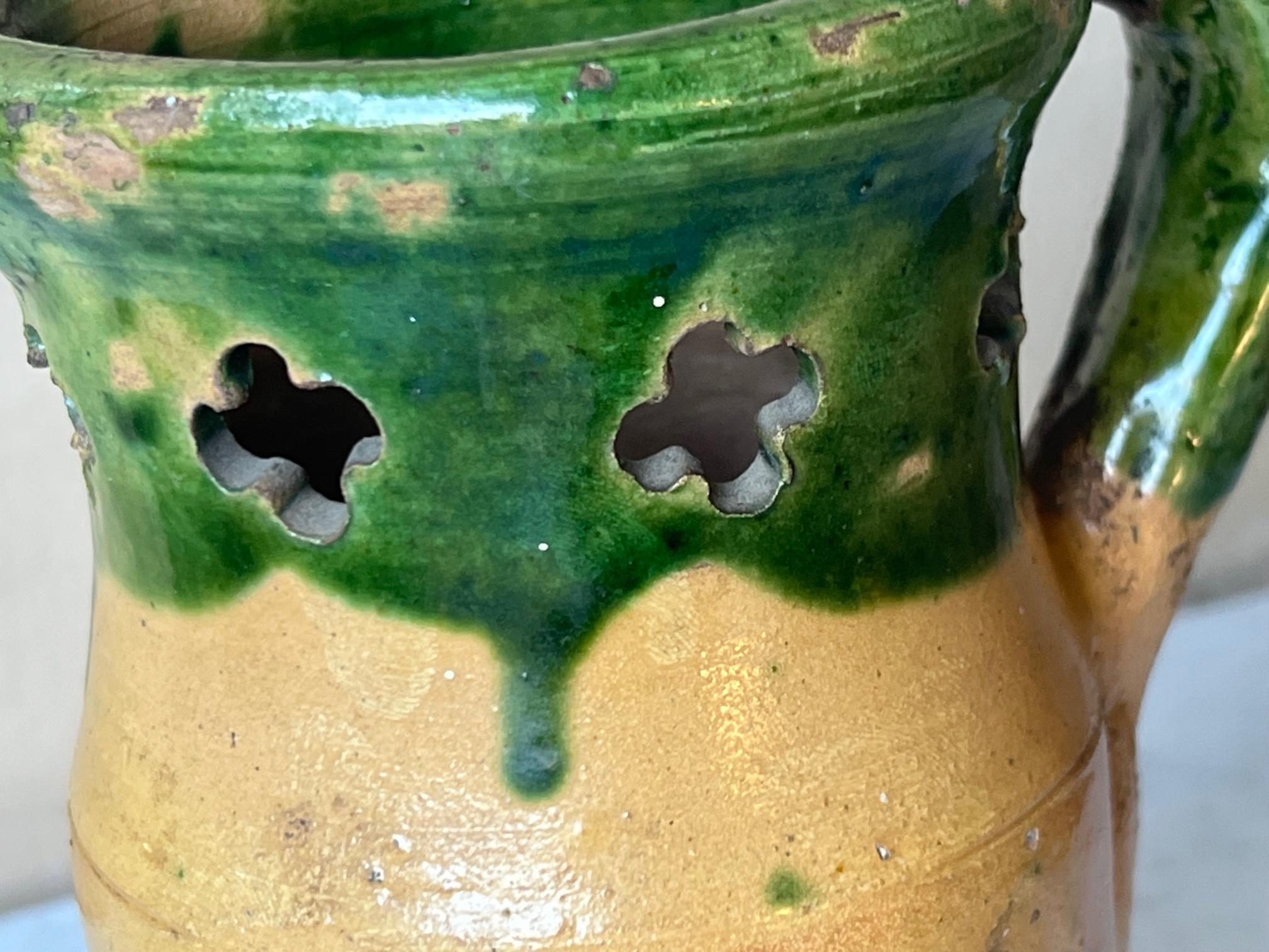 Pichet / Vase français ancien en terre cuite Bon état - En vente à Ross, CA