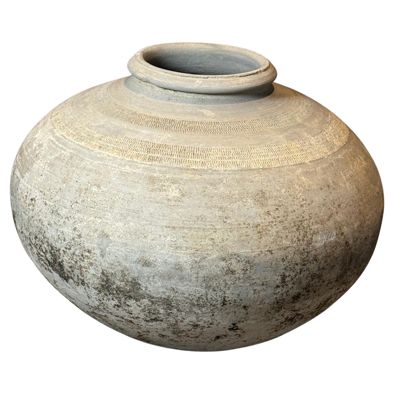 Antiguo tiesto francés de terracota con pátina envejecida