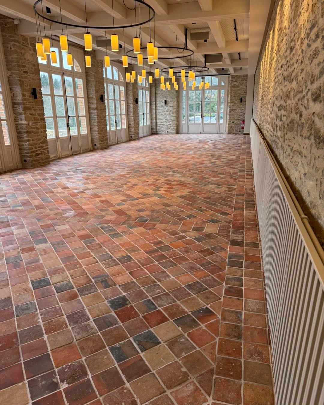Français Tiles français anciens en terre cuite (17-18-19e siècles) en vente