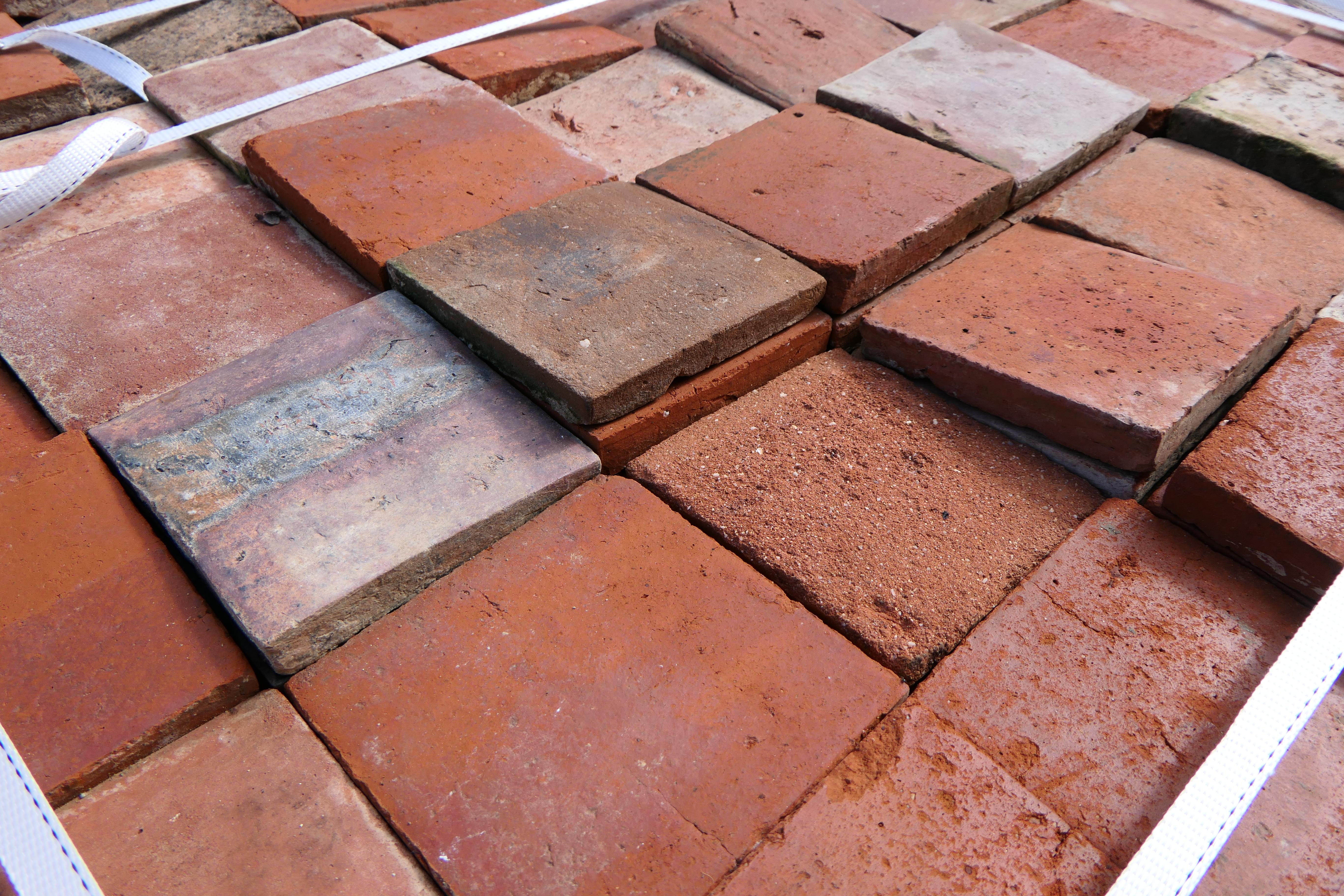 XVIIIe siècle Tiles français anciens en terre cuite (17-18-19e siècles) en vente