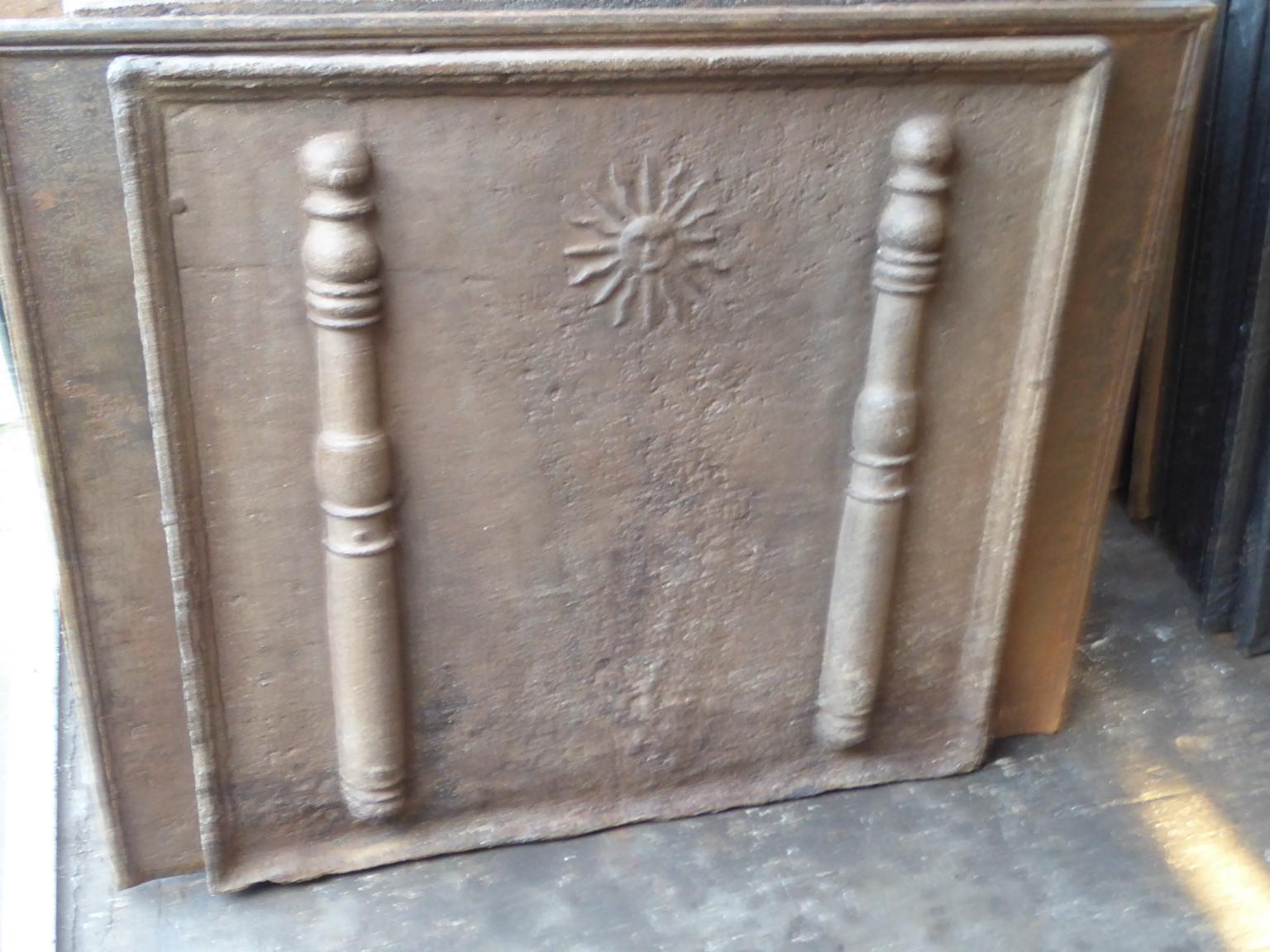 Antique French 'The Sun' Fireback / Backsplash, 18th Century In Good Condition In Amerongen, NL