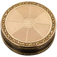 Antique French Three-Color 18-Karat Gold Round Snuff Box, circa 1790