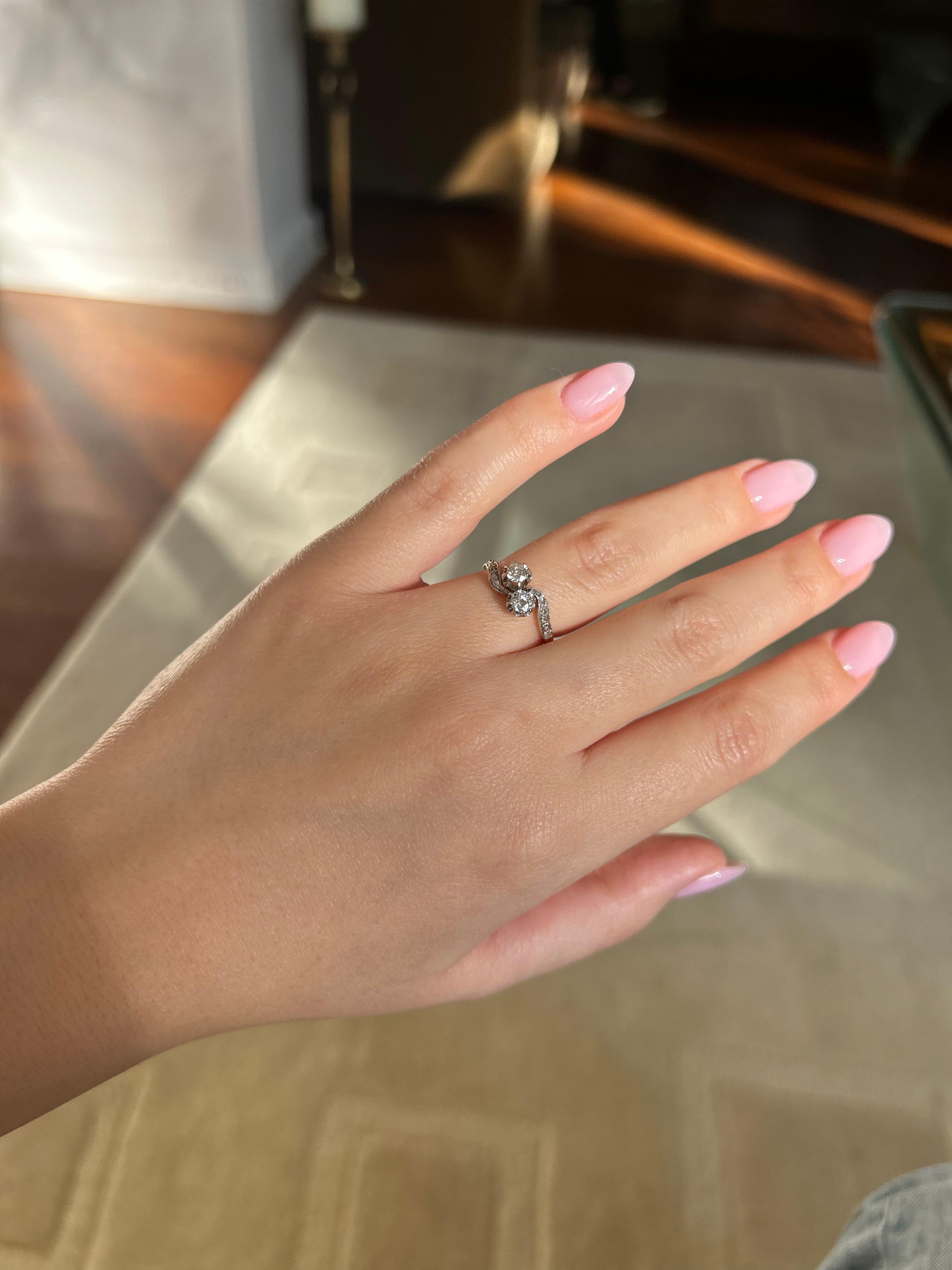 Bague française ancienne Toi et Moi en or 18 carats et platine en vente 4