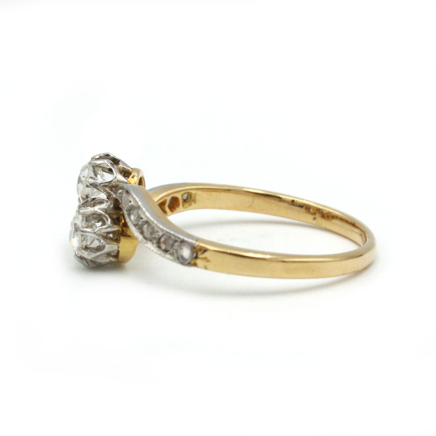 Belle Époque Antique French “Toi et Moi” Diamond Ring in 18K Gold and Platinum For Sale