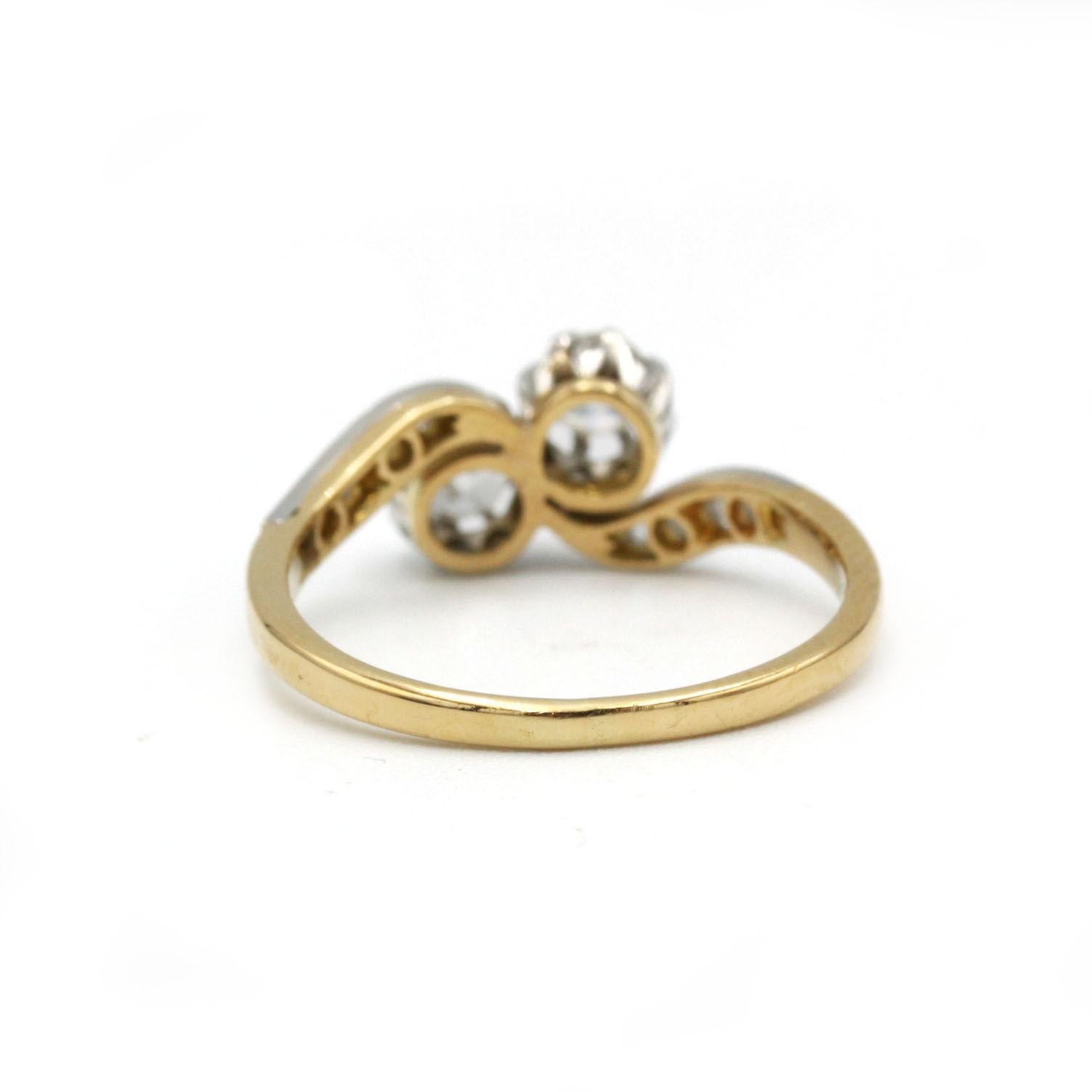 Antique French “Toi et Moi” Diamond Ring in 18K Gold and Platinum In Good Condition For Sale In MONTMORENCY, FR