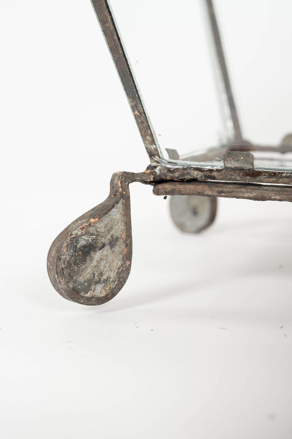 Antike französische Scheunenlaterne mit Glasverkleidung. Ende des 19. Jahrhunderts. Wunderbare Patina.