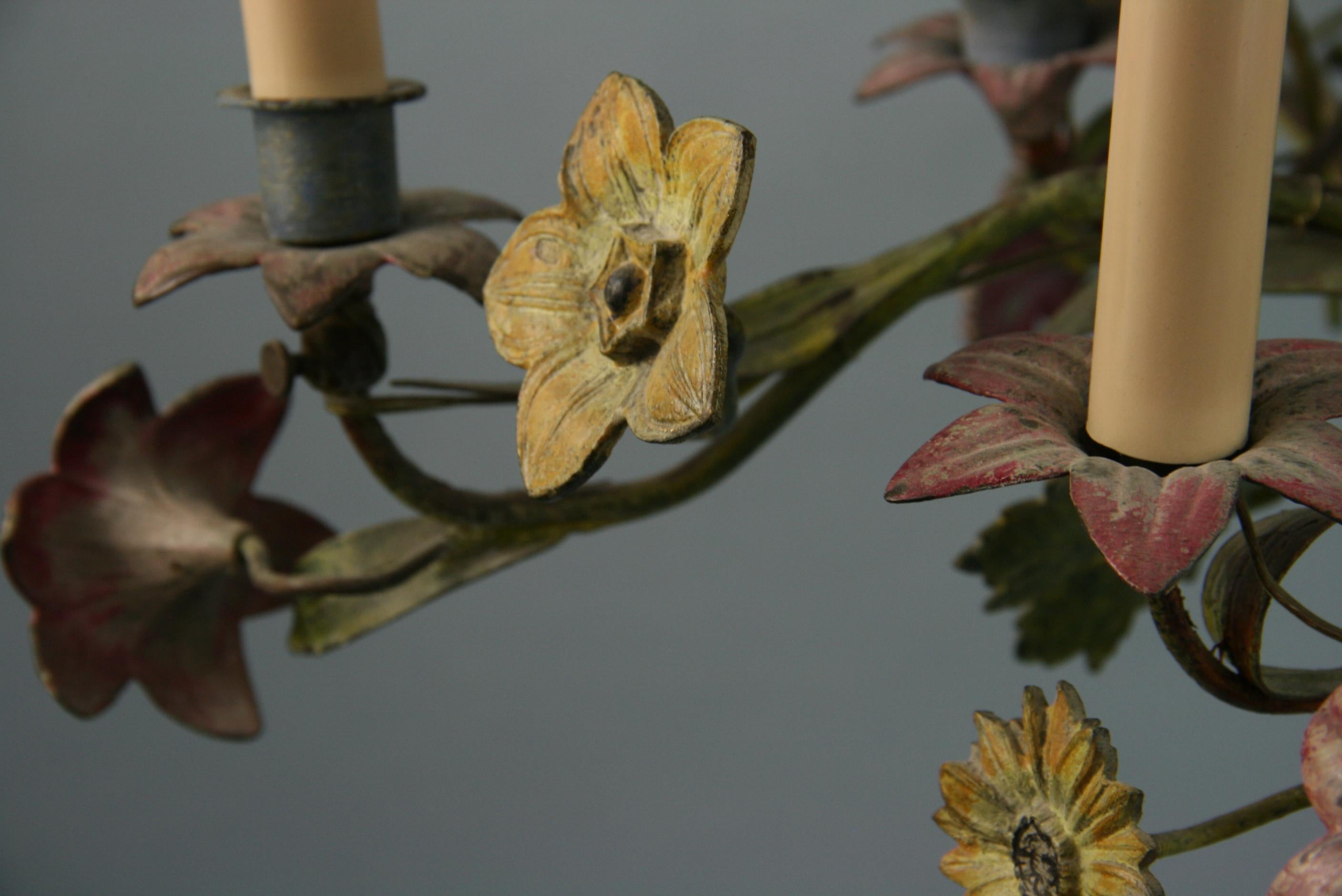 Antique French Tole Hand Painted Flower and Leaves 8 Light Chandelier 1940 For Sale 3