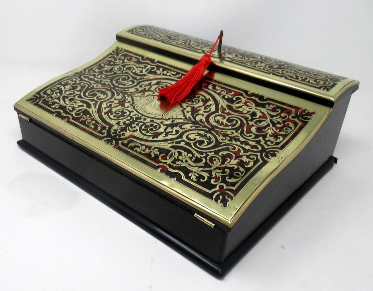 An exceptionally fine quality example of a polished brass inlaid travelling writing slope made during the third quarter of the 19th century, of French origin. 

The entire top area decorated with premier and contra-partie inlaid scrolling arabesques