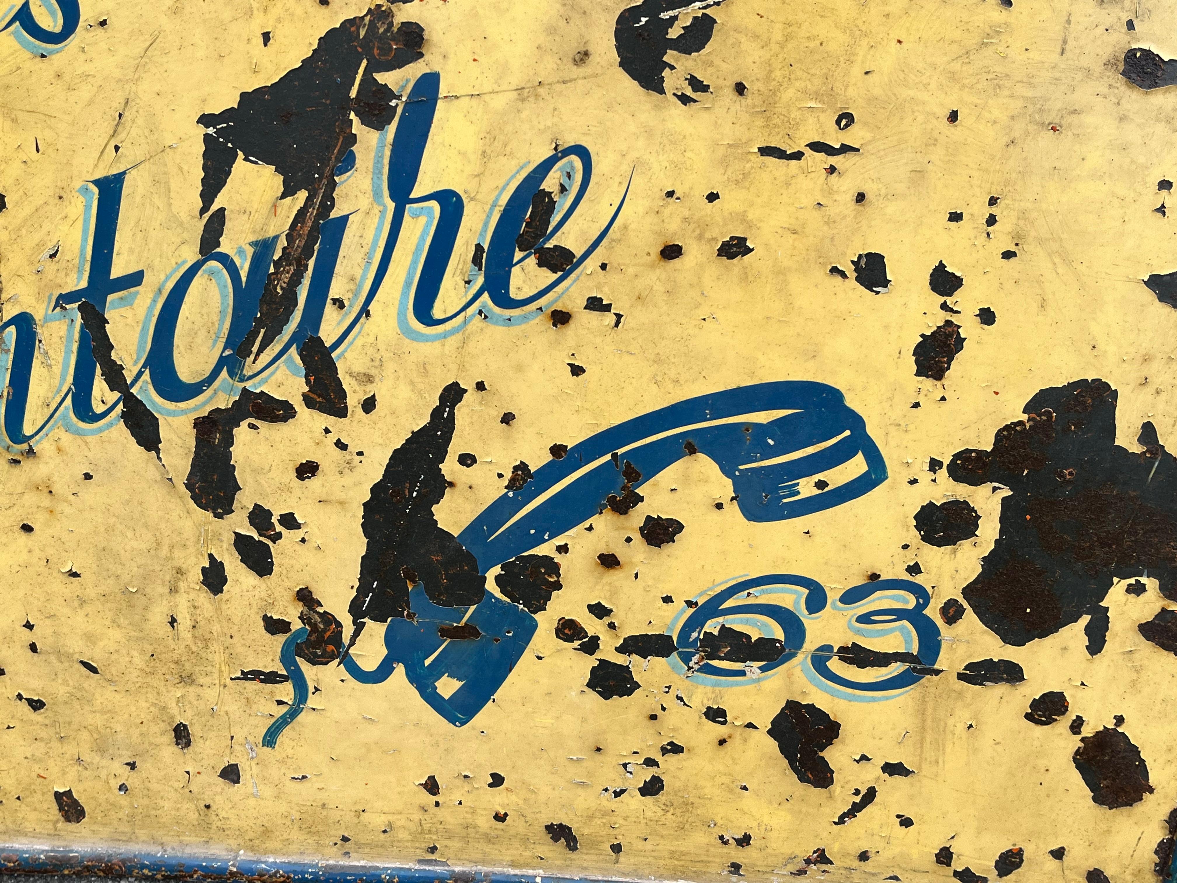 Antikes französisches Handelsschild, Coiffeur im Zustand „Starke Gebrauchsspuren“ im Angebot in Doylestown, PA
