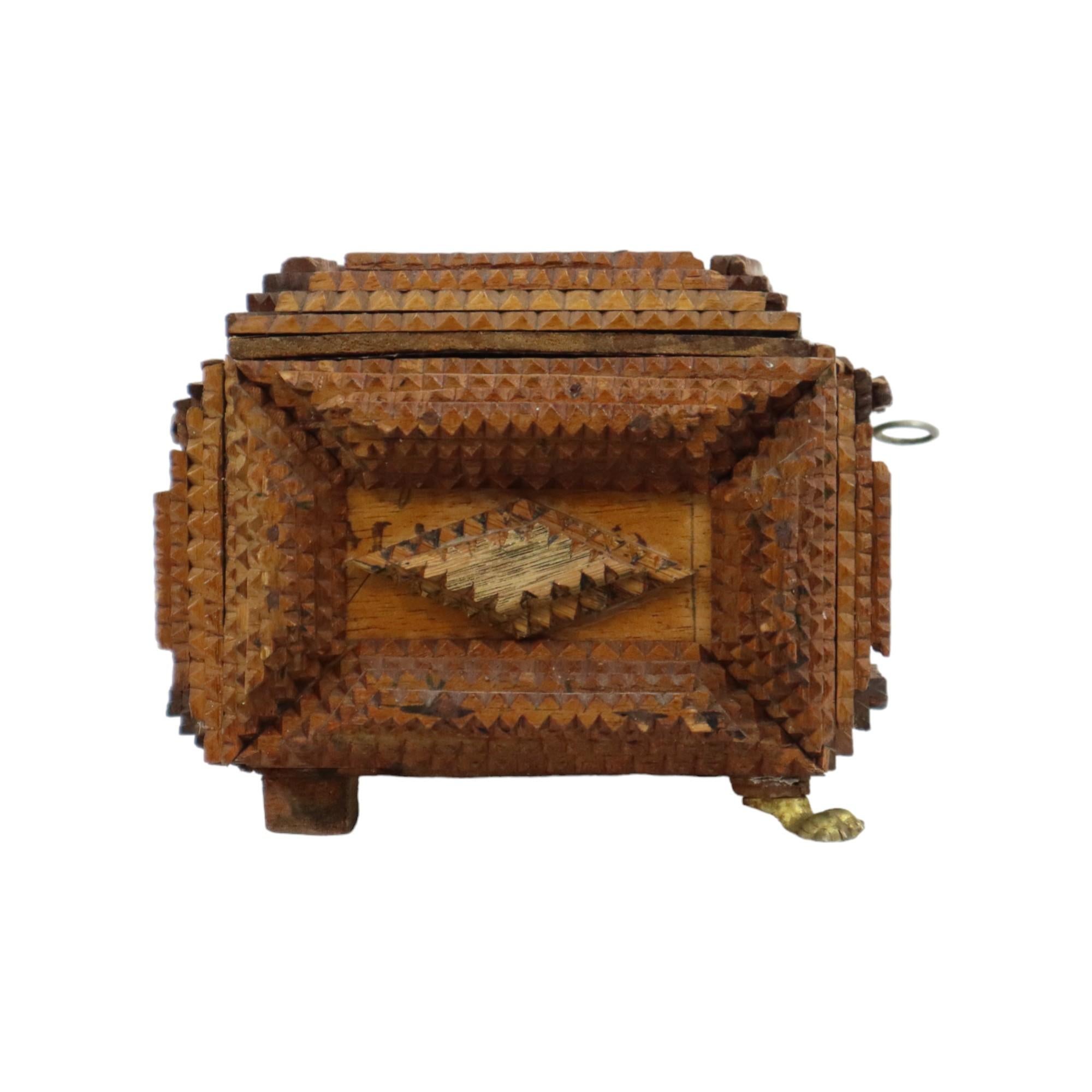 Antique French Tramp Art Caja Knick-knack Baratija Joyero Estuche Arte Popular Coleccionista Art Nouveau en venta