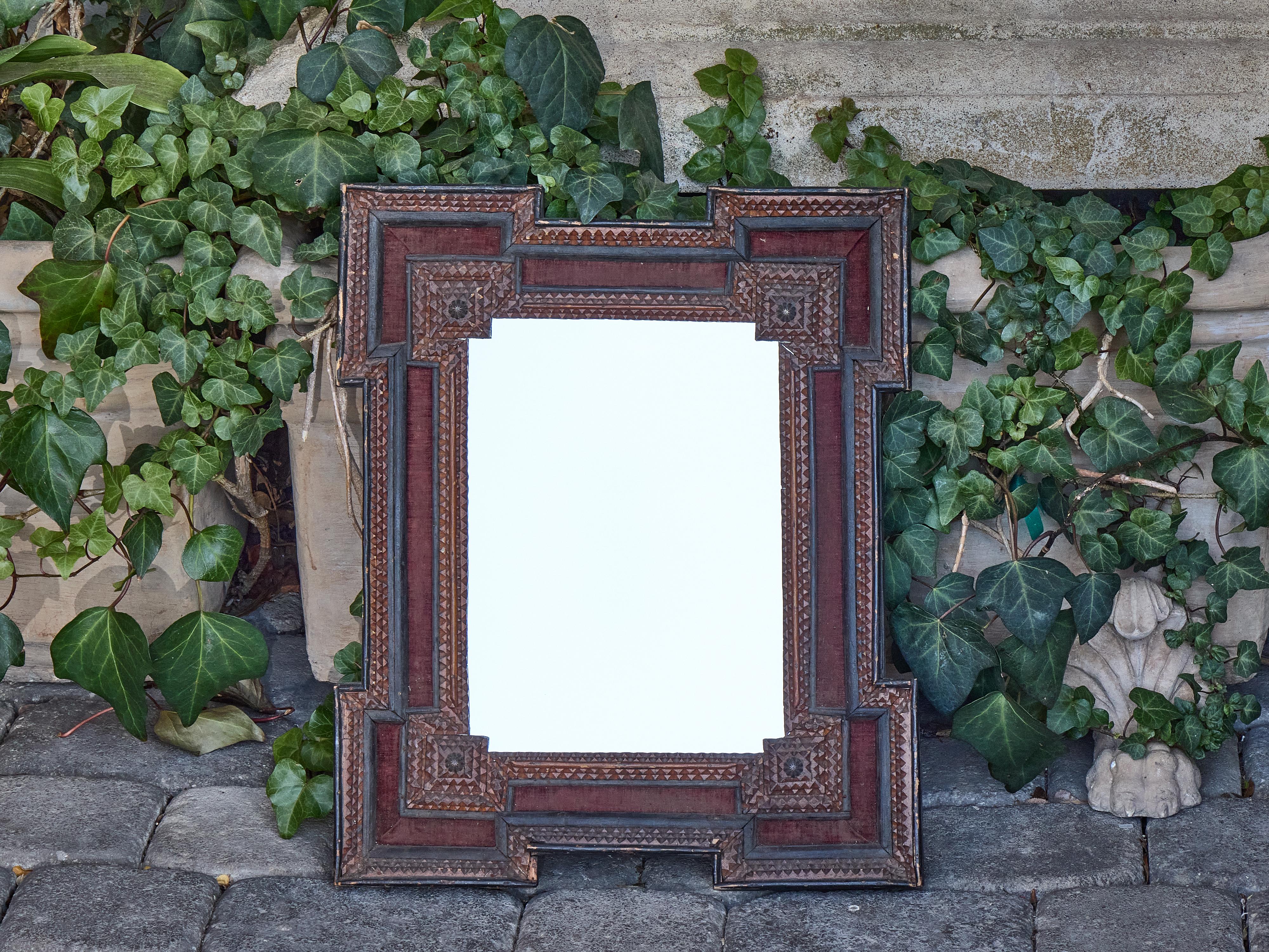 Antique Tramp Art Mirror avec des coins en escalier, circa 1900 en vente 4