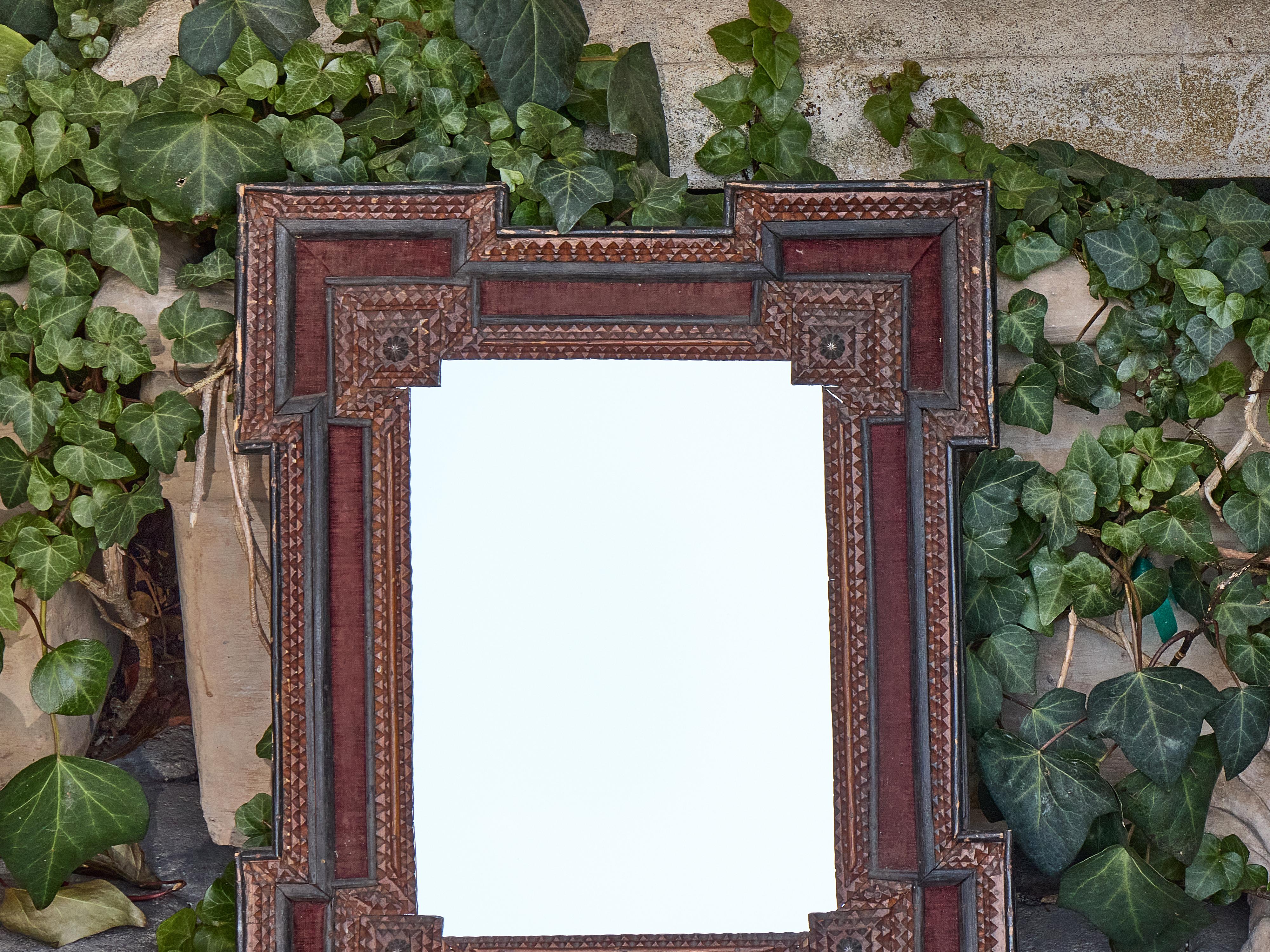 Artisanat Antique Tramp Art Mirror avec des coins en escalier, circa 1900 en vente