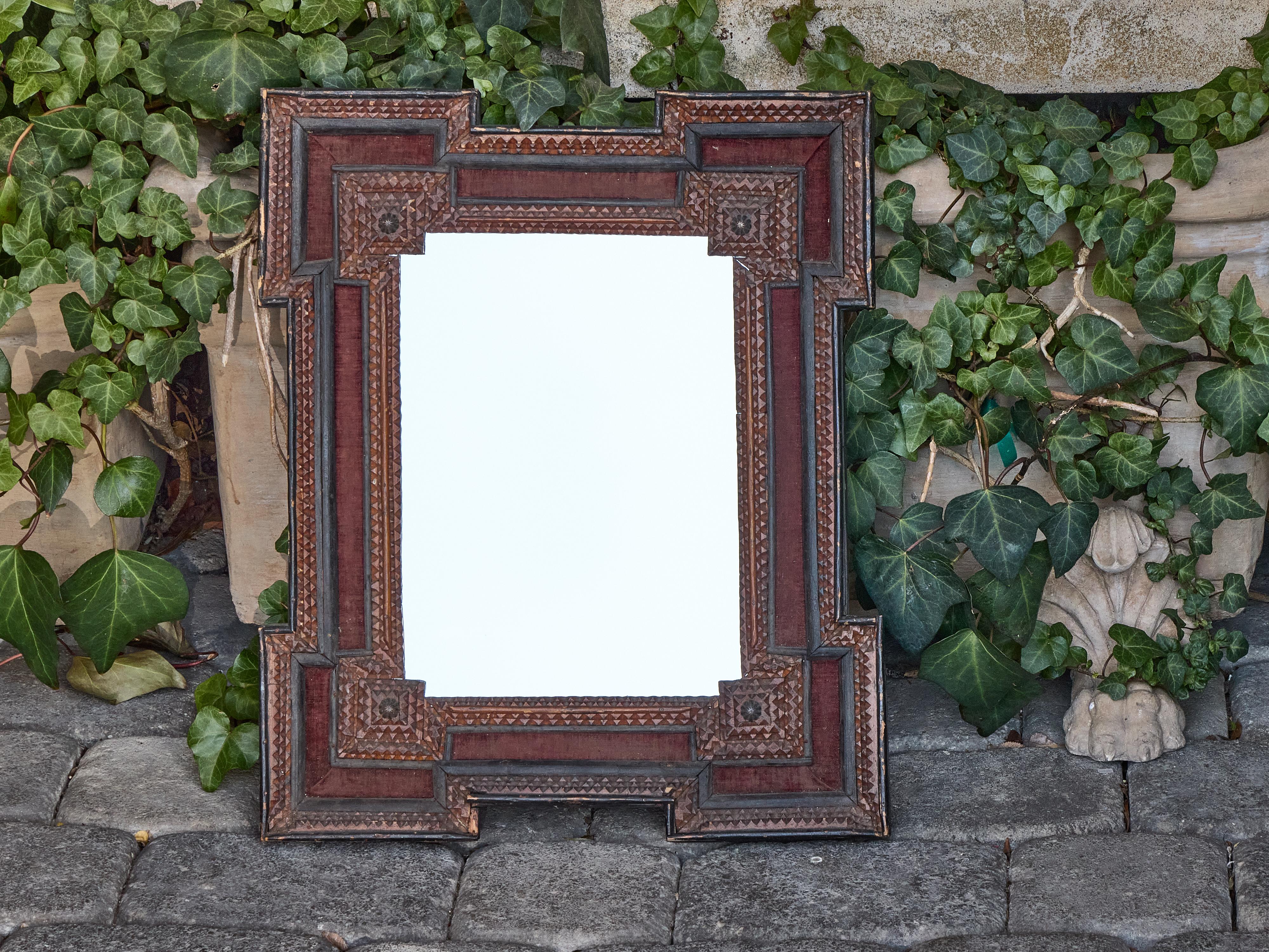 Français Antique Tramp Art Mirror avec des coins en escalier, circa 1900 en vente
