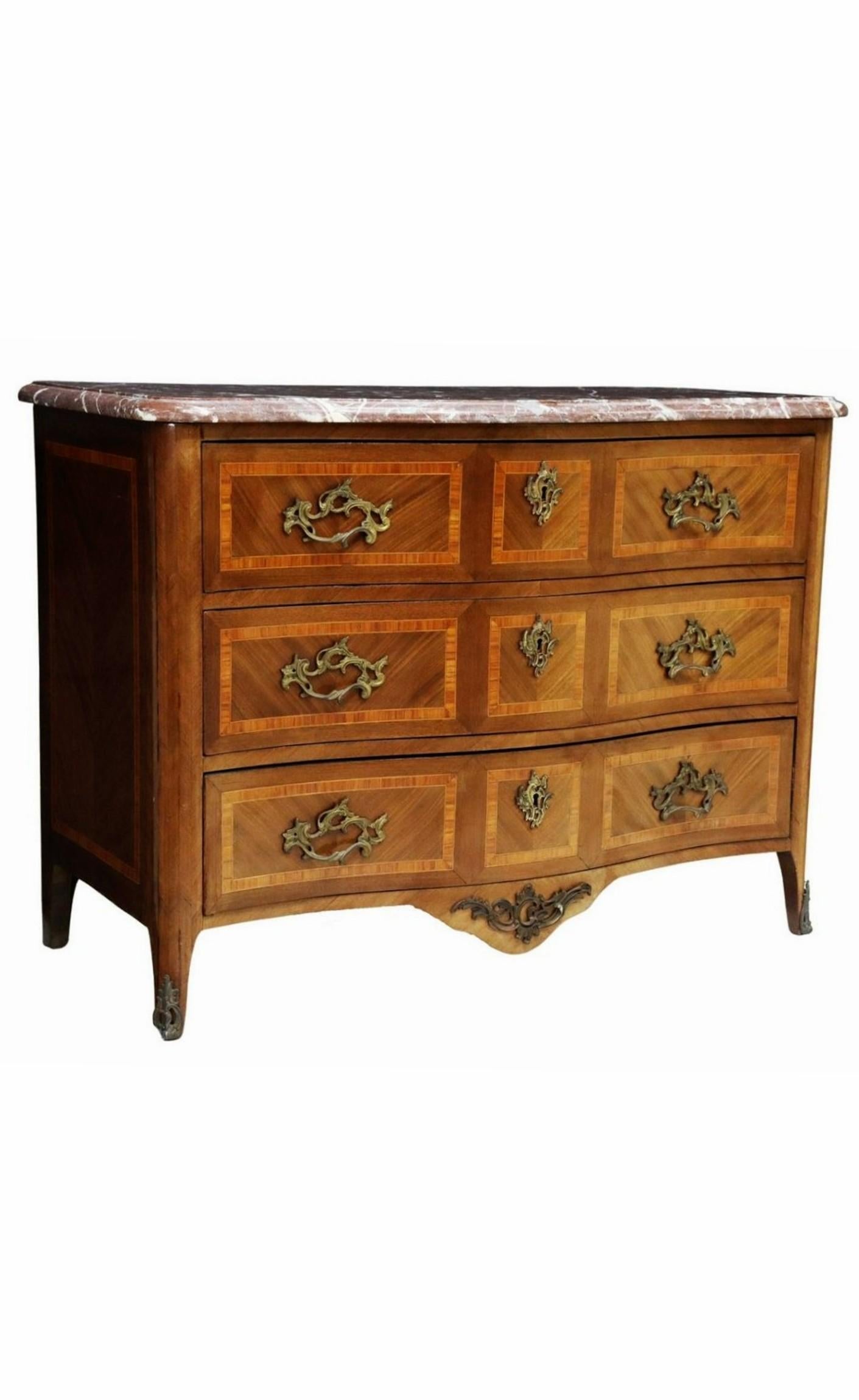 Antique French Transitional Banded Chest Of Drawers Commode  In Good Condition For Sale In Forney, TX