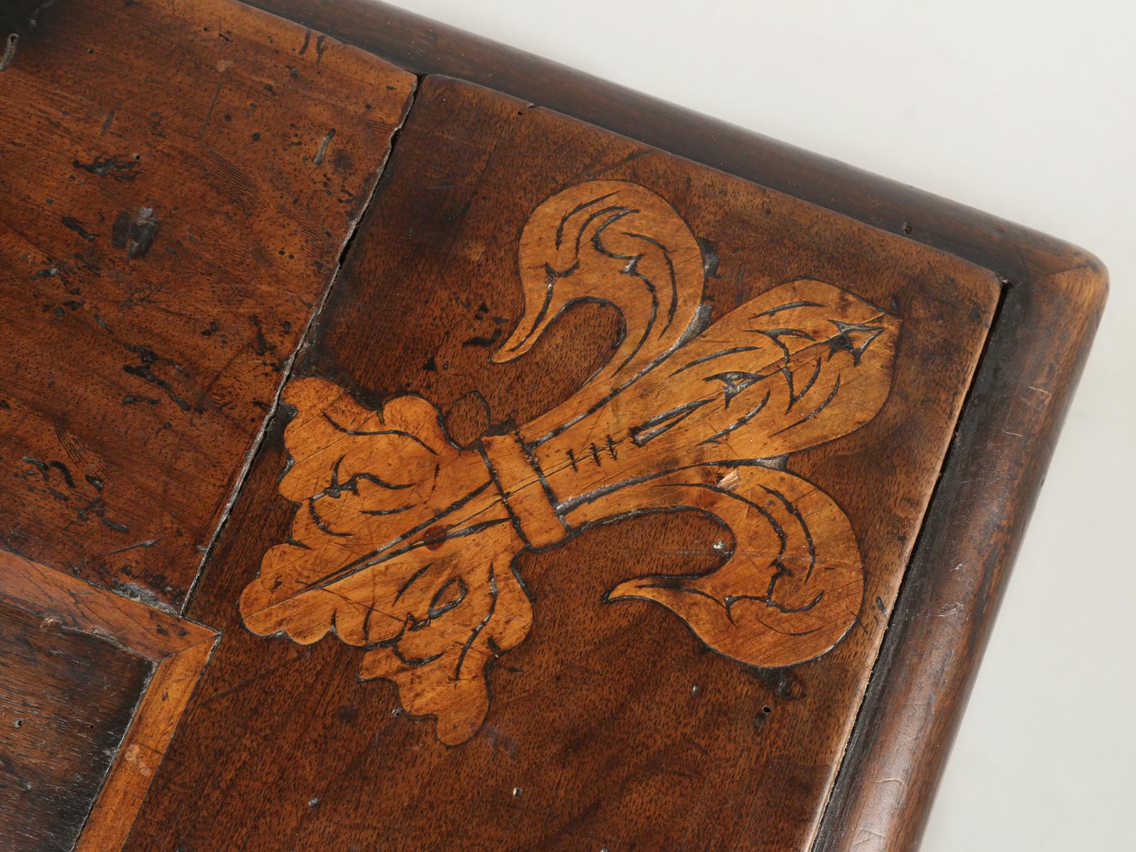 Antique French Trestle Dining Table with a Fleur-de-Lys Design Motif In Good Condition In Chicago, IL