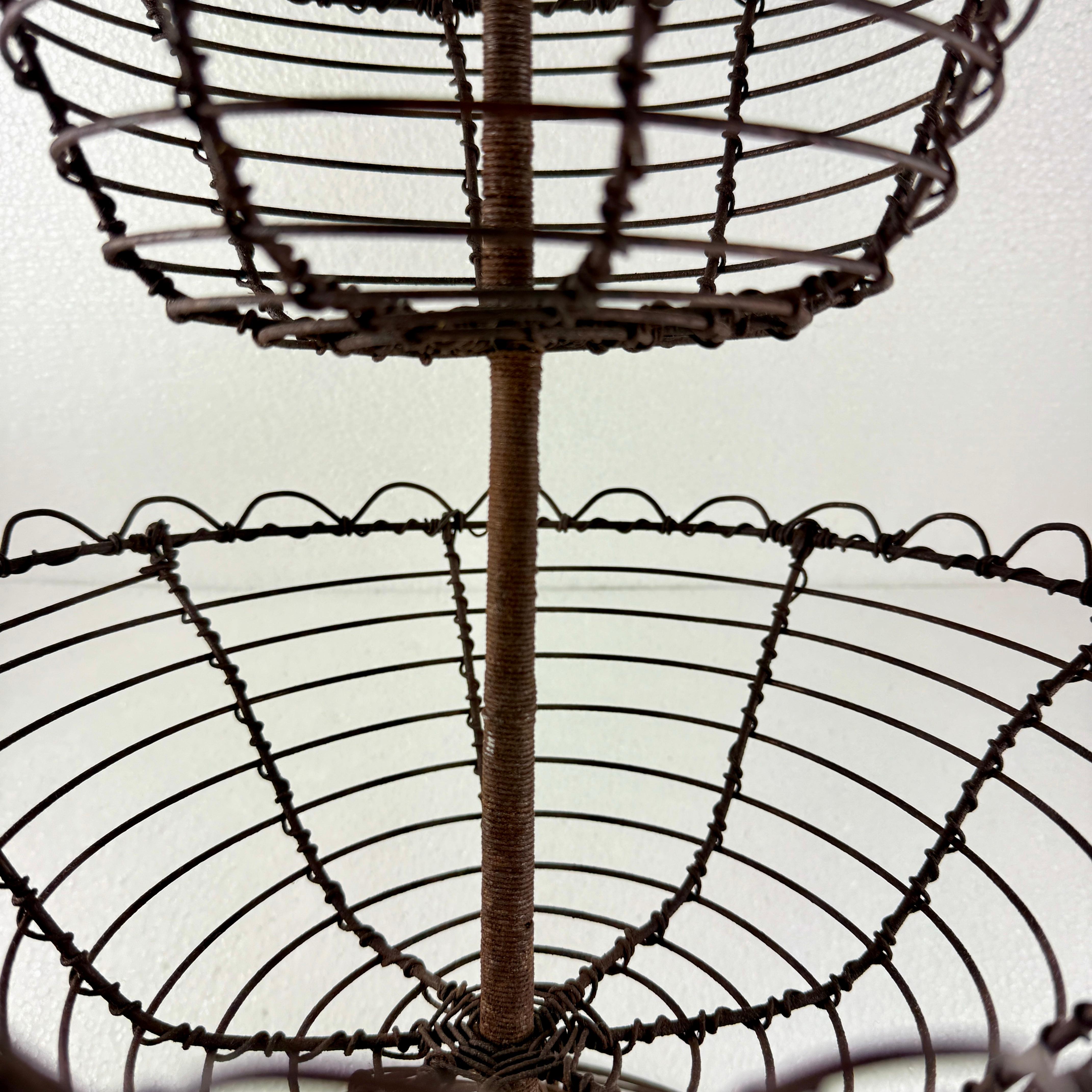Antique French Triple Tier Handmade Twisted Black Wire Küche Korb im Angebot 2