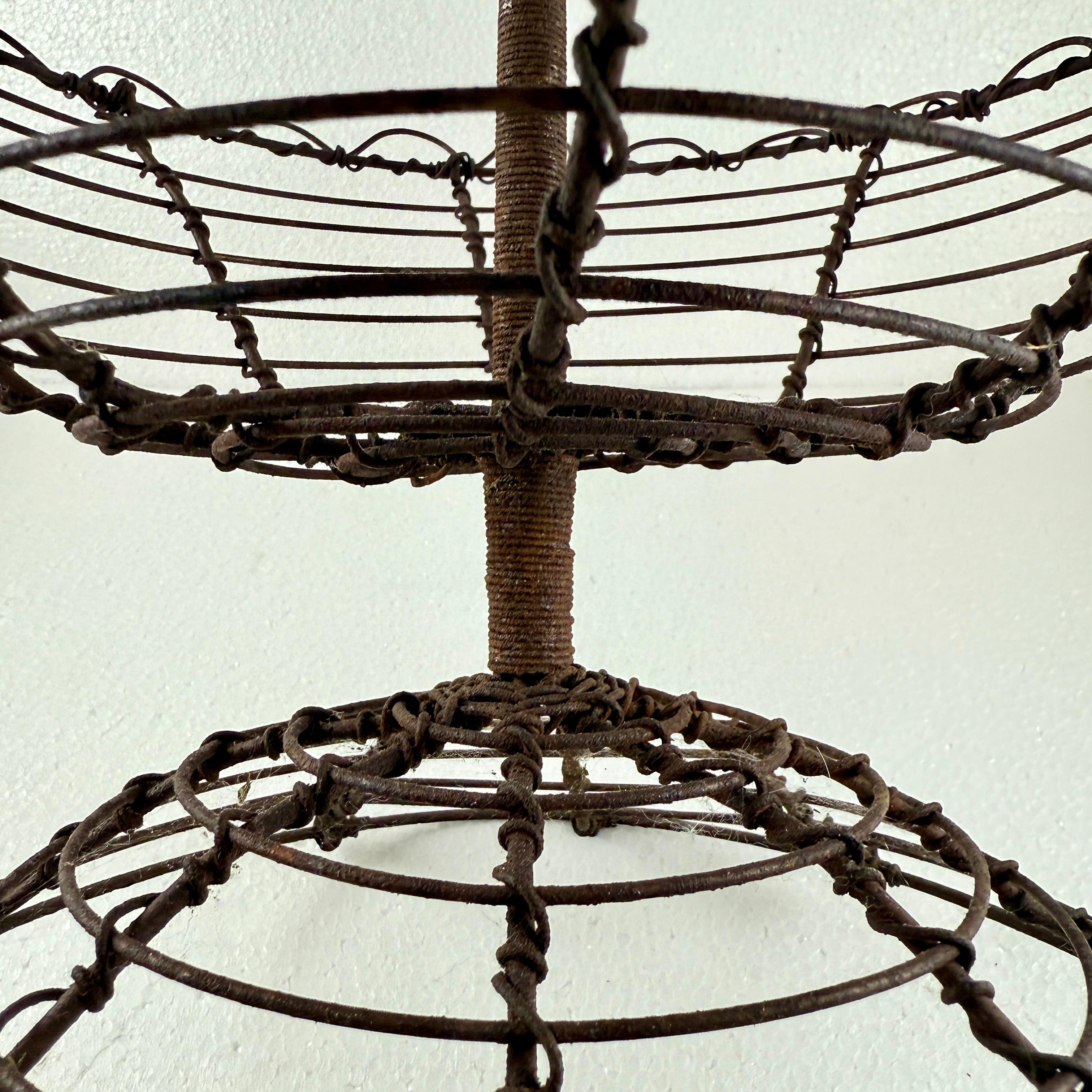 Antique French Triple Tier Handmade Twisted Black Wire Küche Korb im Angebot 1