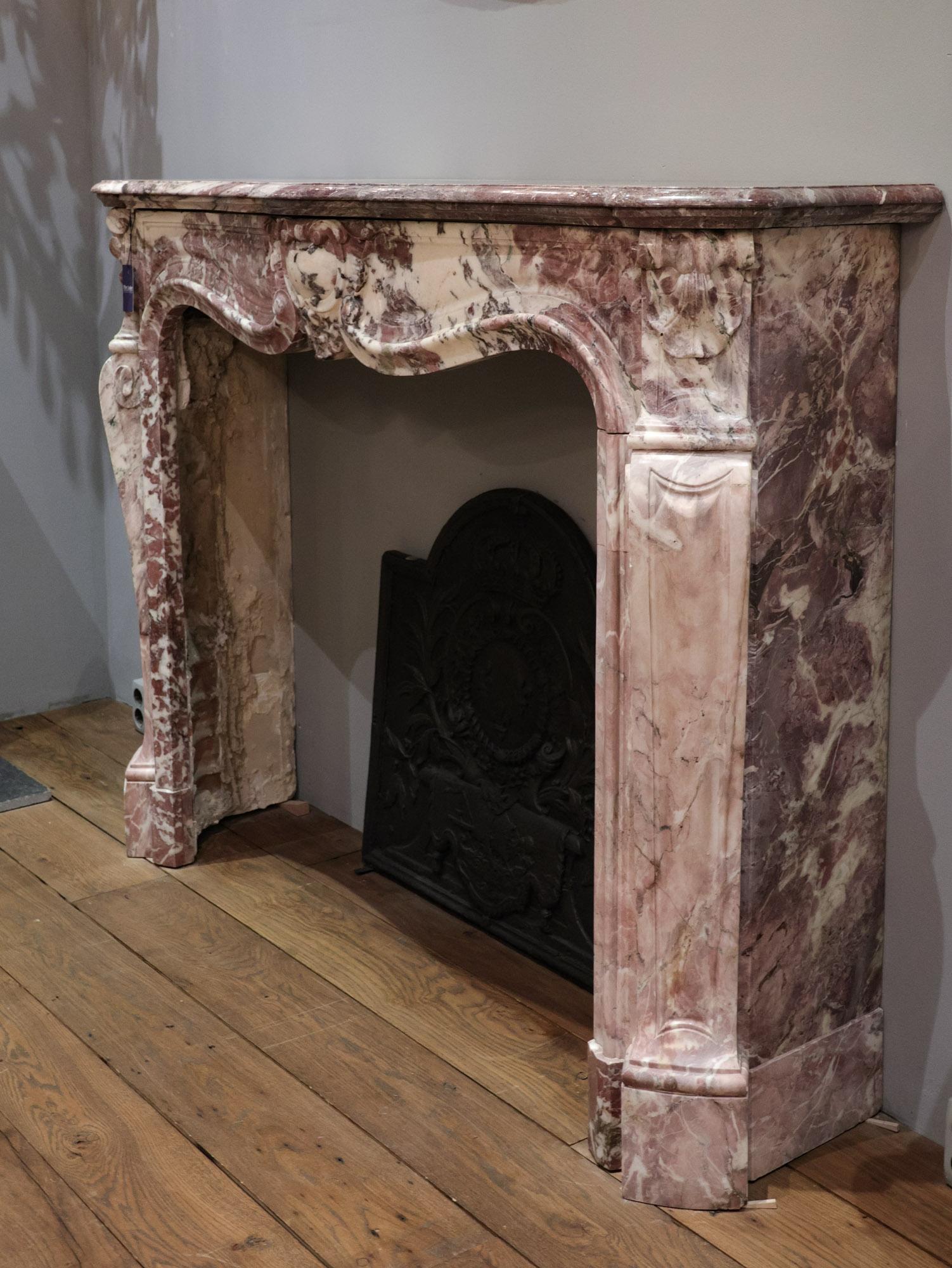 Antique French Trois Coquilles Fireplace in Violet, Pink and White marble For Sale 5