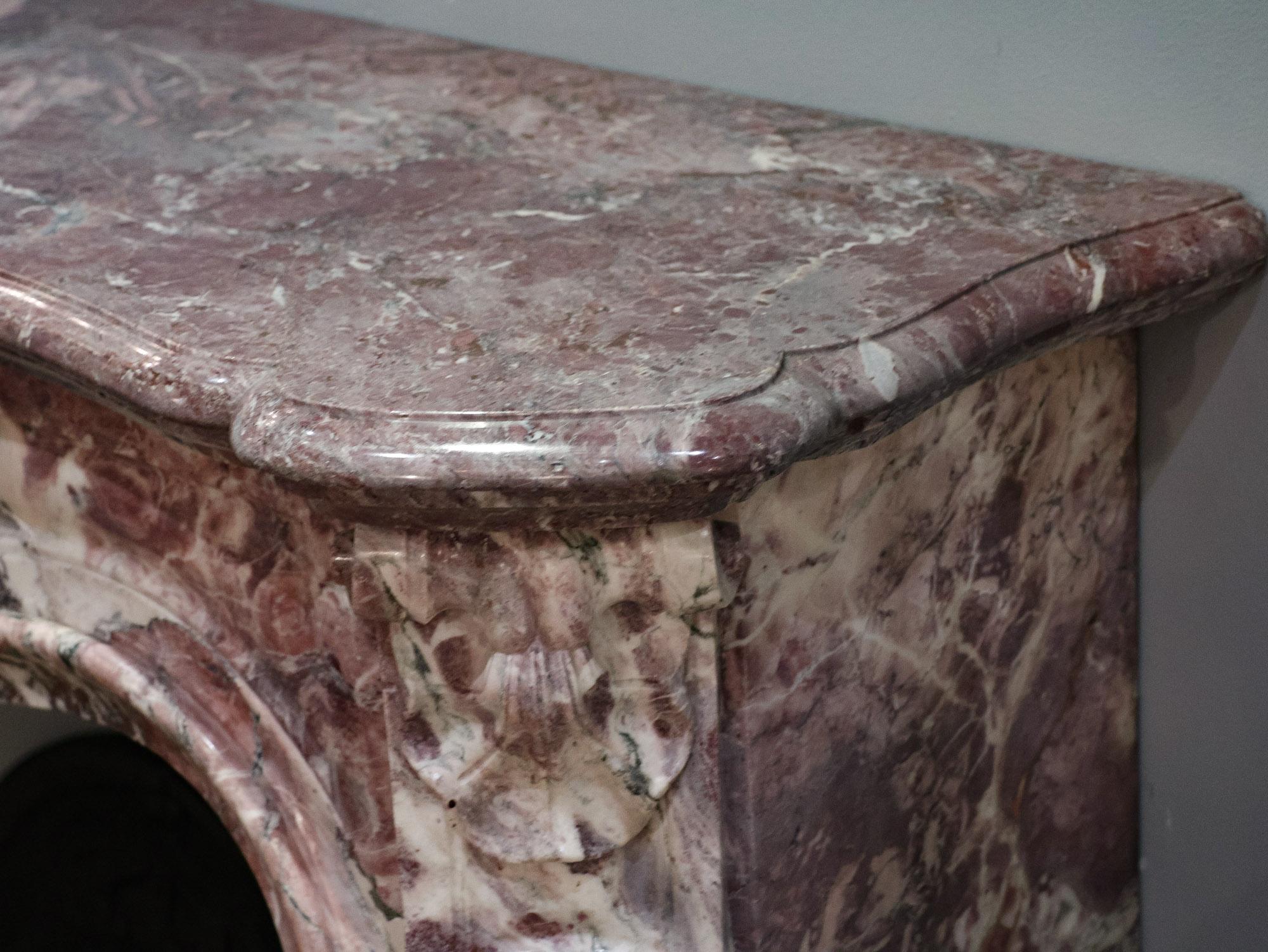 Antique French Trois Coquilles Fireplace in Violet, Pink and White marble For Sale 3