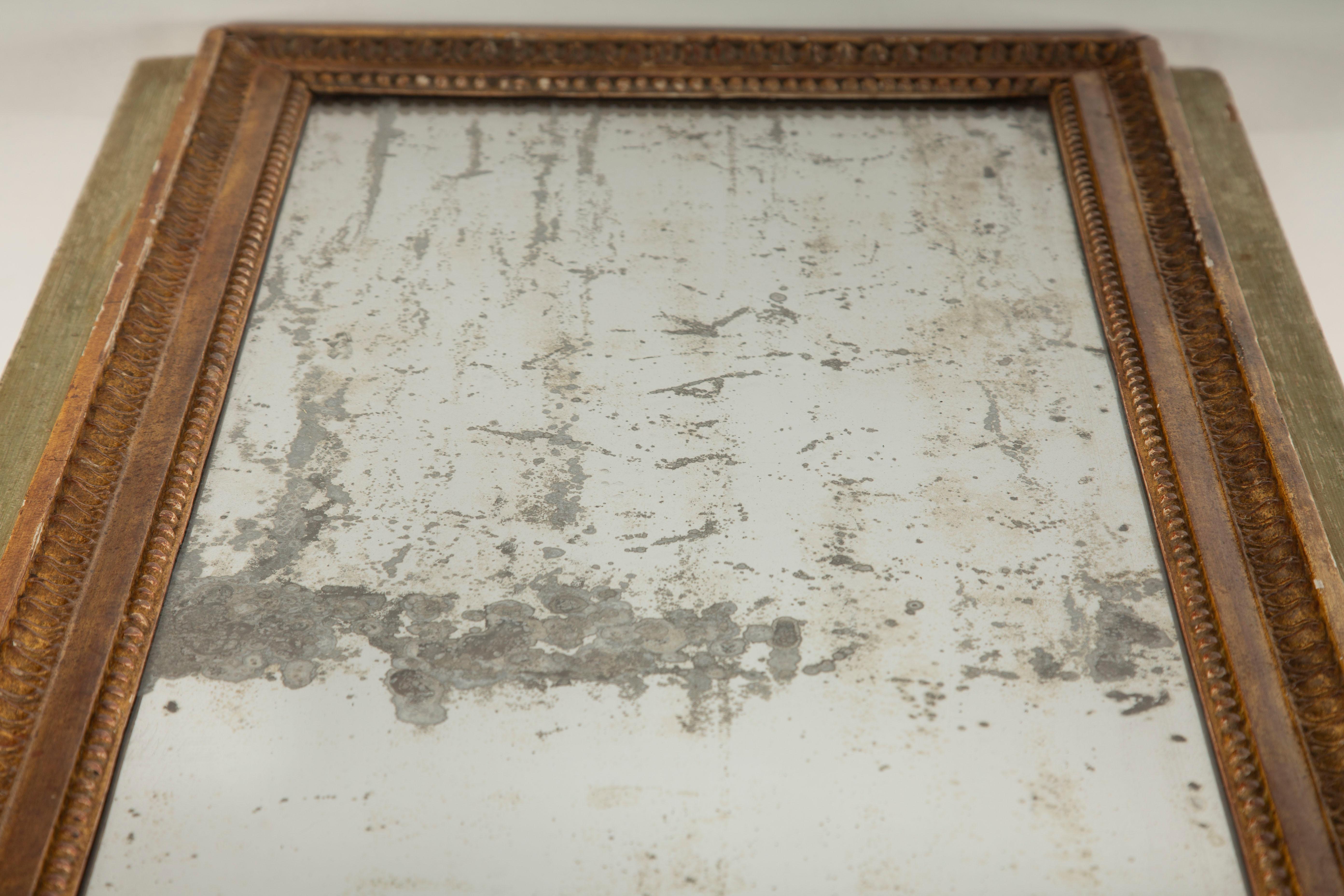 Antique French Trumeau Mirror, A.I.C., peint en vert avec un trophée en bois doré. en vente 1